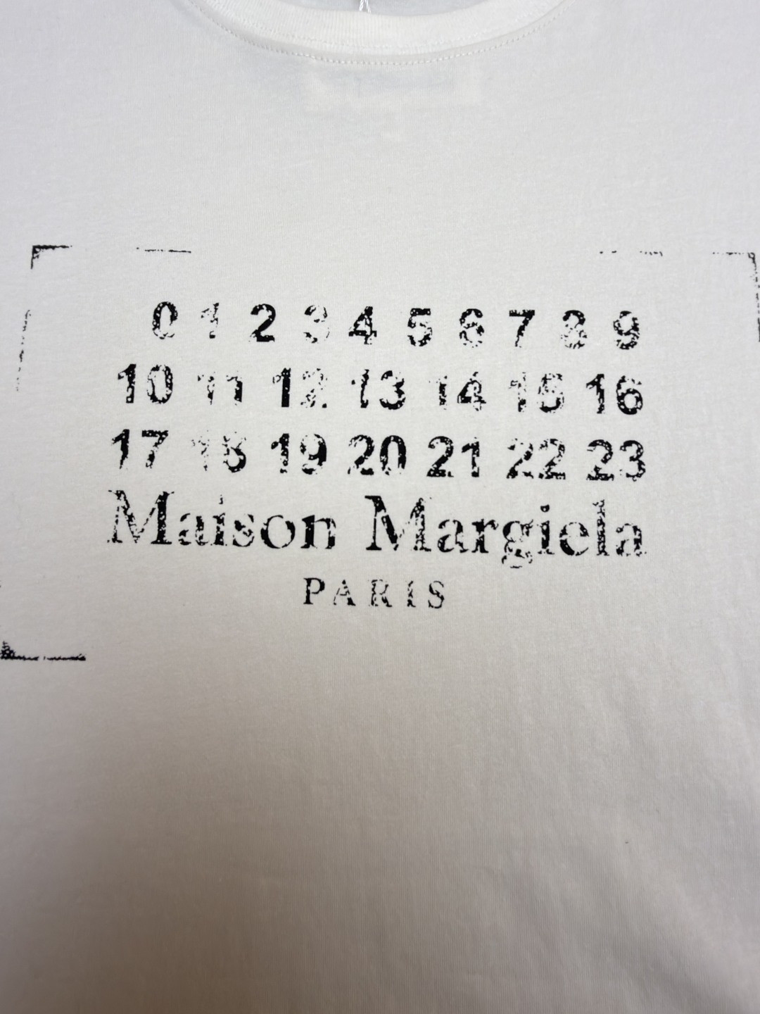Maison Margiela 马吉拉 未完成刺绣印花圆领短袖 T恤 套头 夏季 卡其色 黑色 A0 