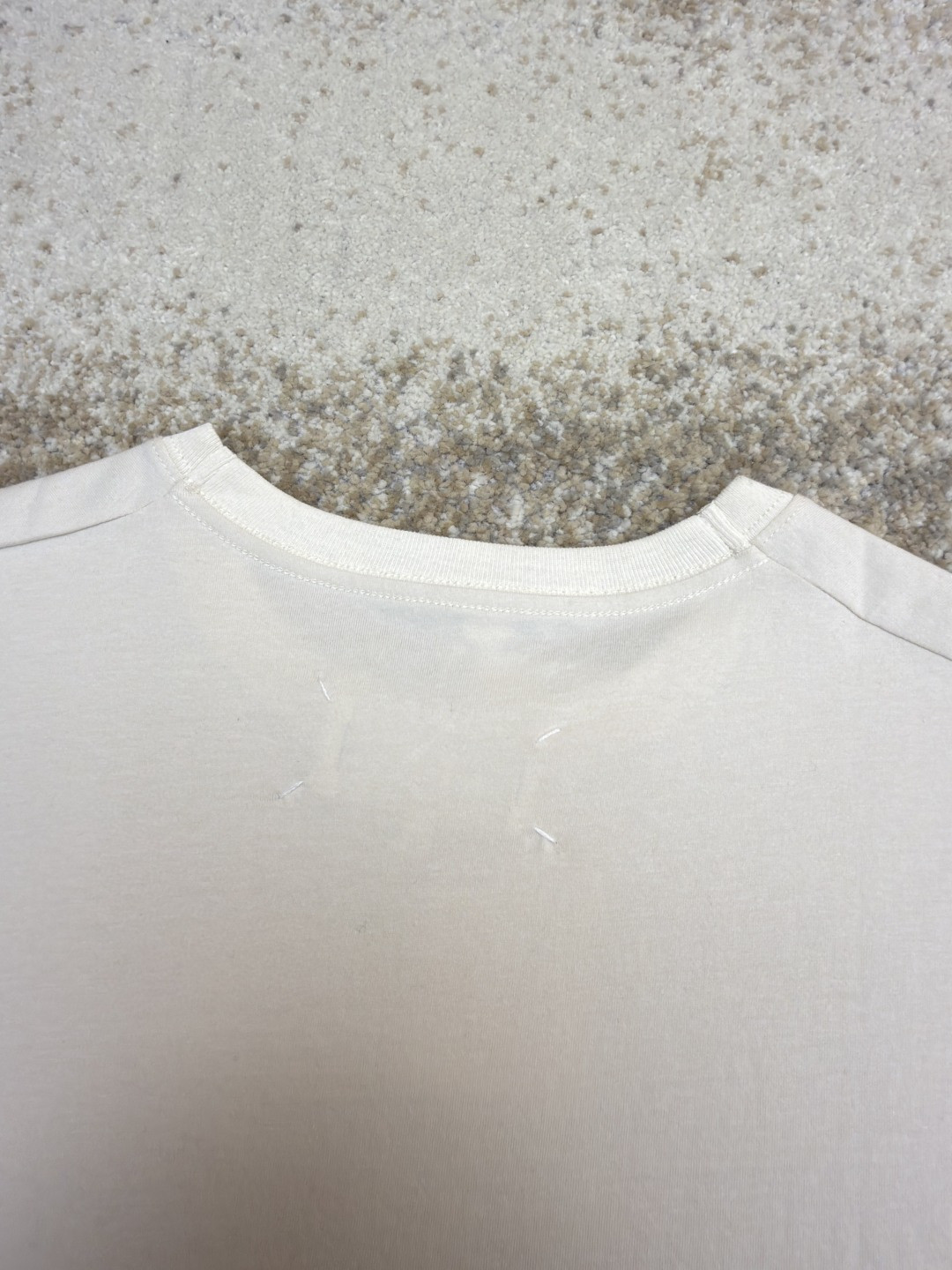 Maison Margiela 马吉拉 未完成刺绣印花圆领短袖 T恤 套头 夏季 卡其色 黑色 A0 
