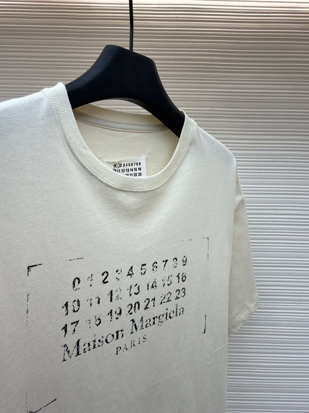 Maison Margiela 马吉拉 未完成刺绣印花圆领短袖 T恤 套头 夏季 卡其色 黑色 A0 