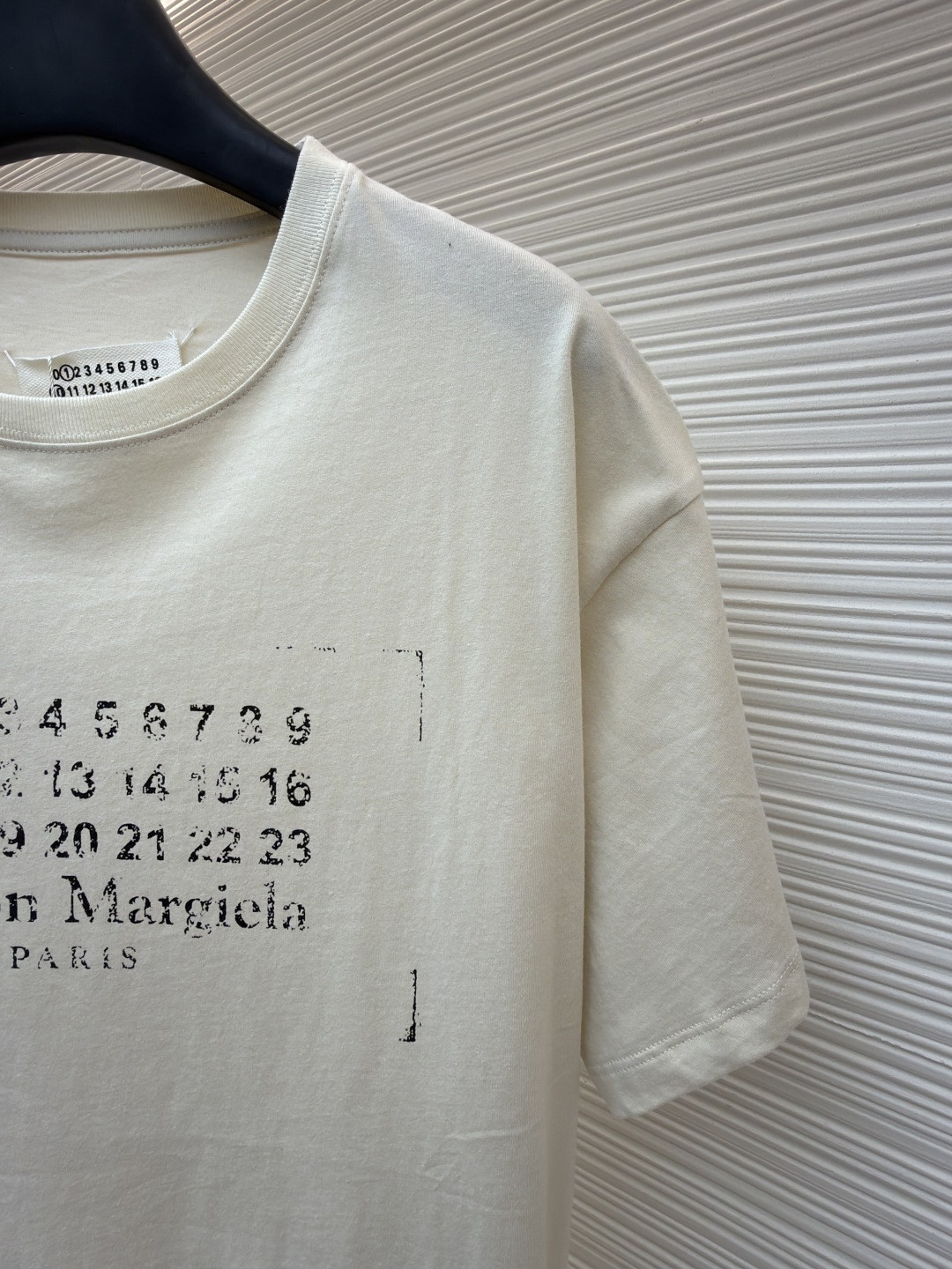 Maison Margiela 马吉拉 未完成刺绣印花圆领短袖 T恤 套头 夏季 卡其色 黑色 A0 