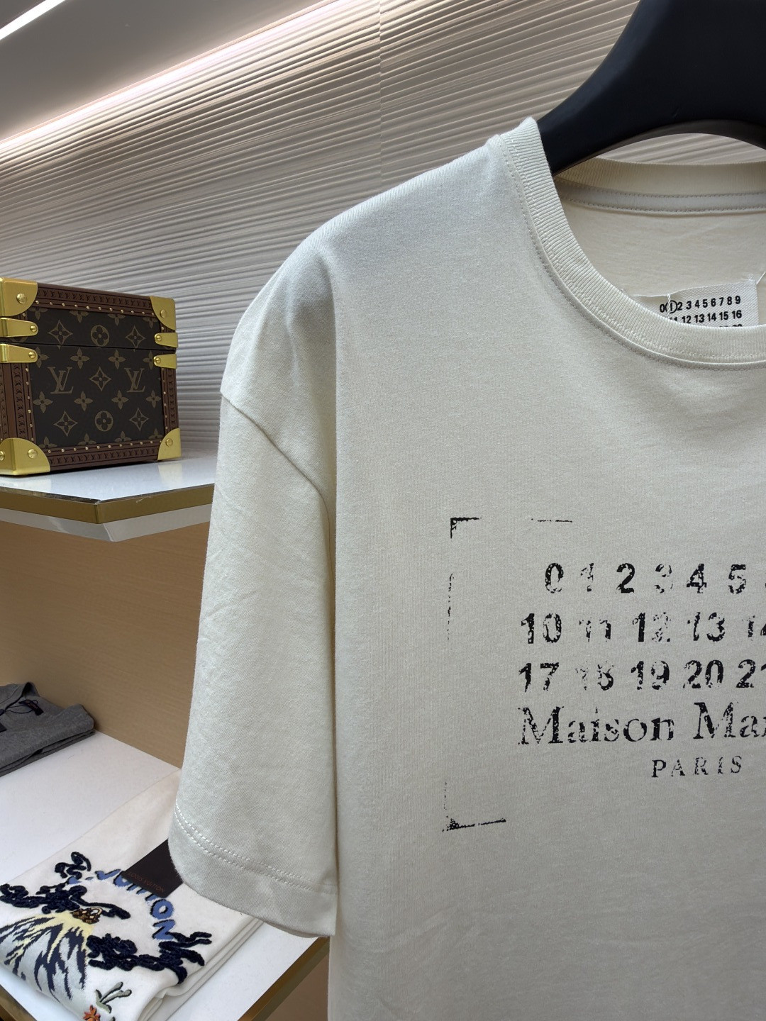 Maison Margiela 马吉拉 未完成刺绣印花圆领短袖 T恤 套头 夏季 卡其色 黑色 A0 