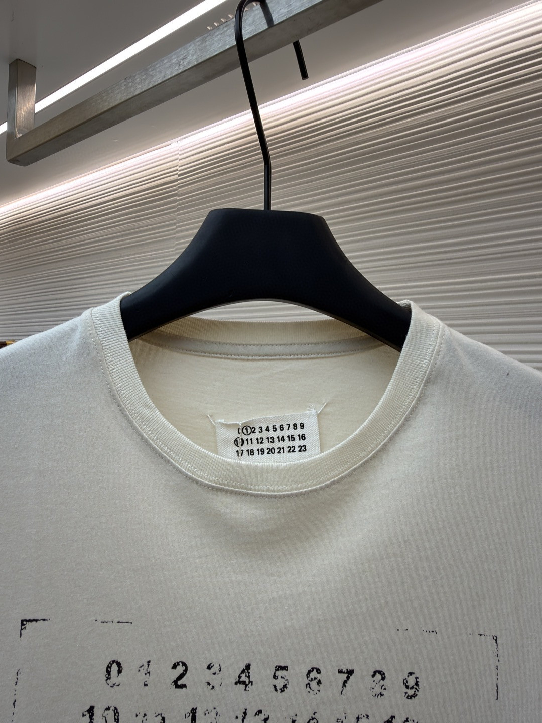 Maison Margiela 马吉拉 未完成刺绣印花圆领短袖 T恤 套头 夏季 卡其色 黑色 A0 