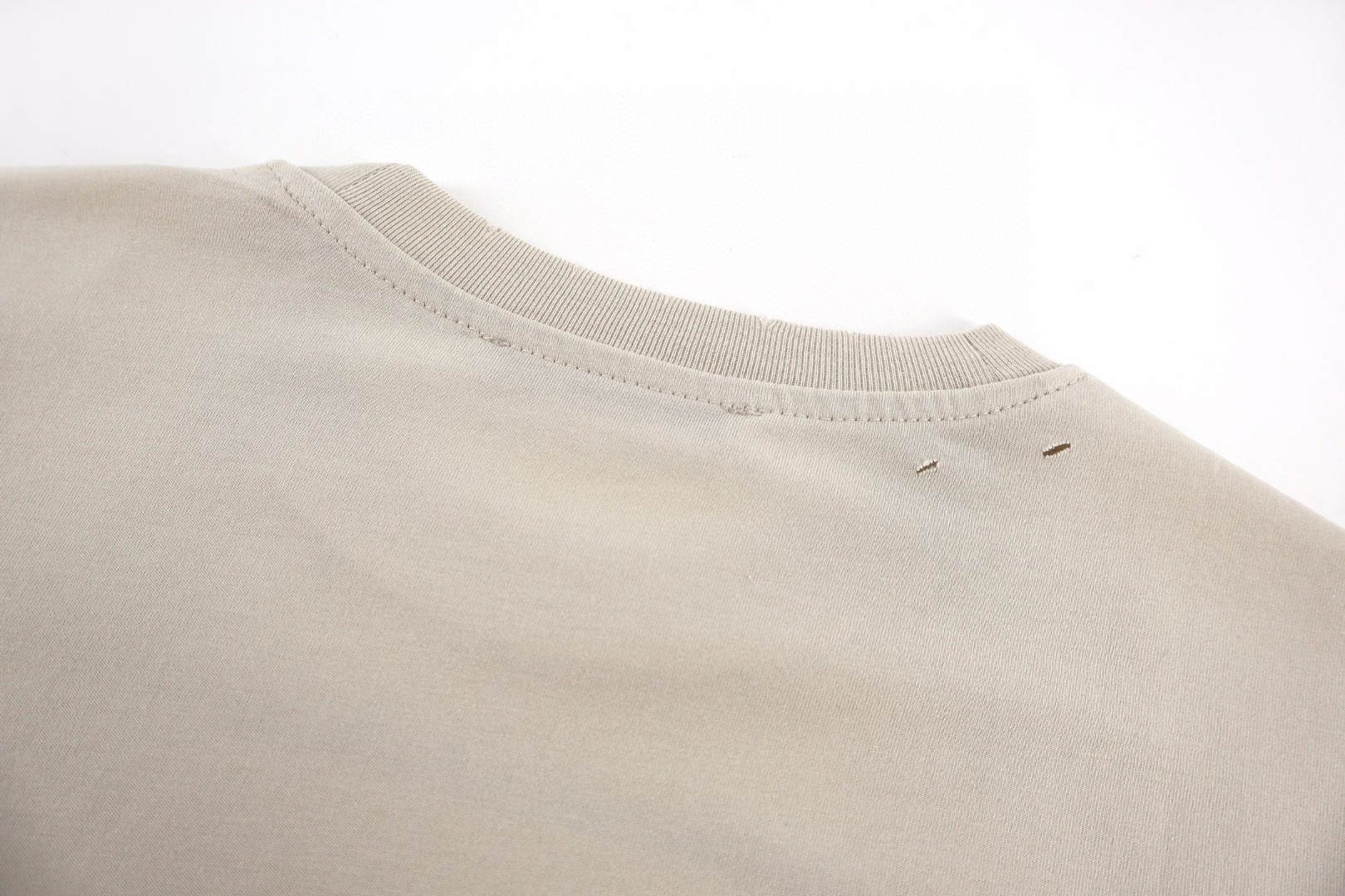 Acne Studios 喷绘哥特字母做旧圆领T恤 打底衫 长袖 白色 黑色 A5 CL0444-DC6