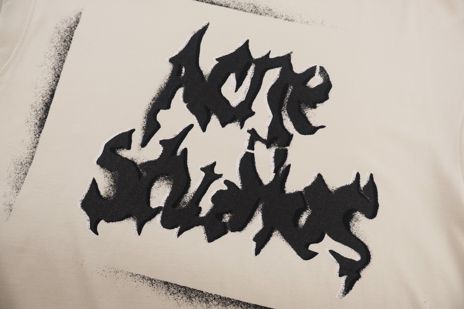 Acne Studios 喷绘哥特字母做旧圆领T恤 打底衫 长袖 白色 黑色 A5 CL0444-DC6