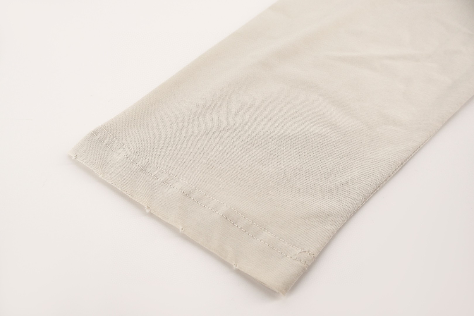 Acne Studios 喷绘哥特字母做旧圆领T恤 打底衫 长袖 白色 黑色 A5 CL0444-DC6