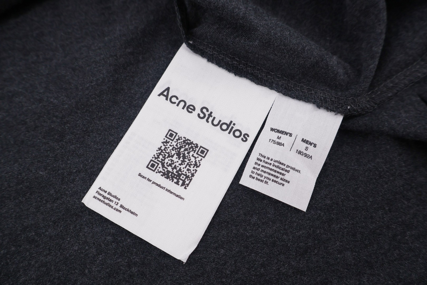 Acne Studios 喷绘哥特字母做旧圆领T恤 打底衫 长袖 白色 黑色 A5 CL0444-DC6