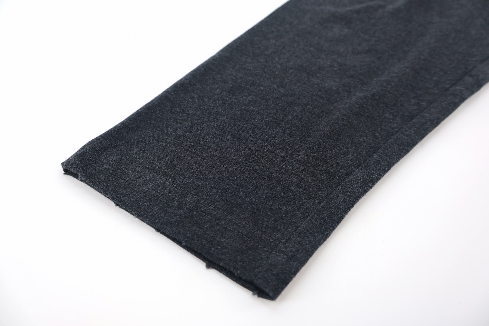 Acne Studios 喷绘哥特字母做旧圆领T恤 打底衫 长袖 白色 黑色 A5 CL0444-DC6