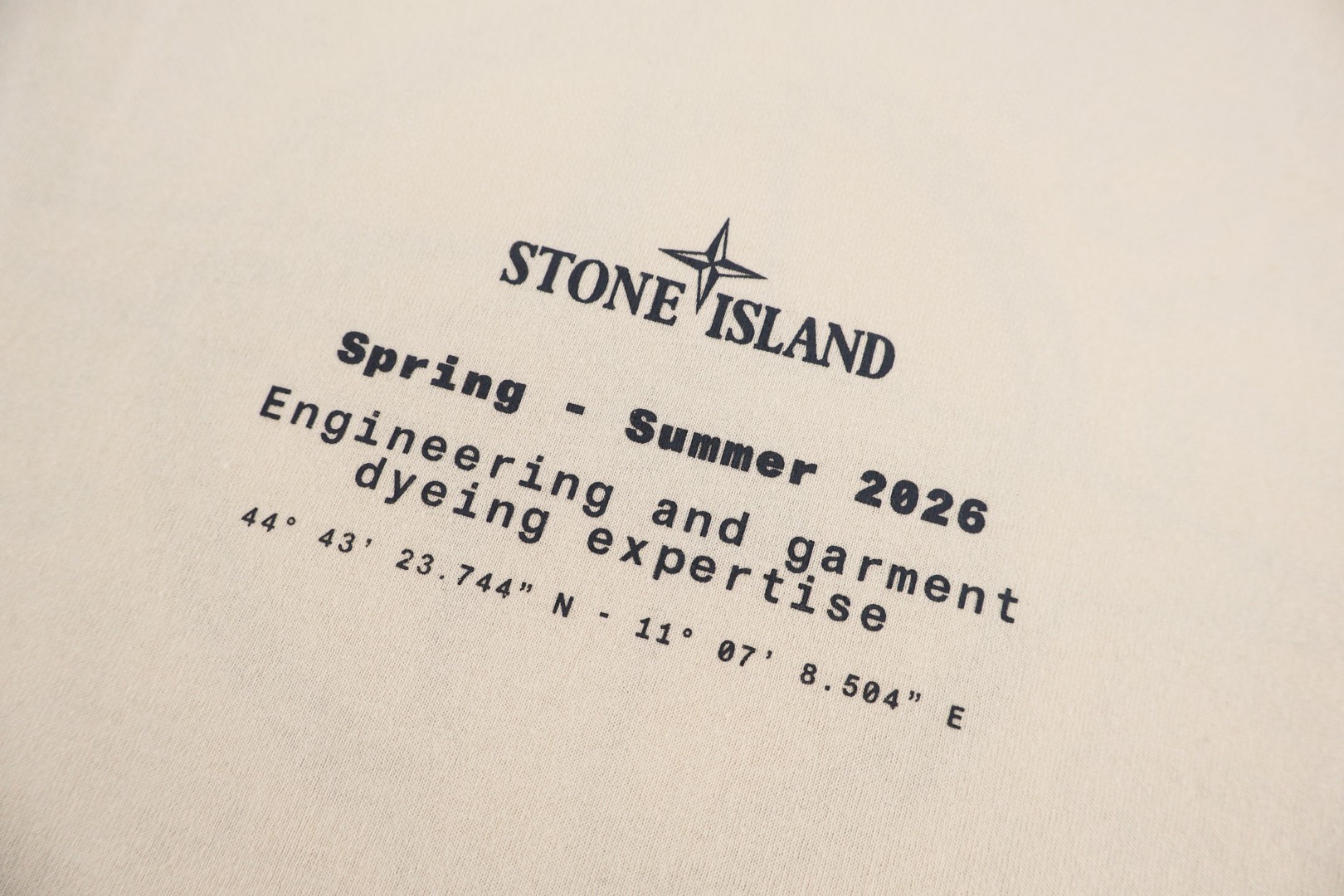 STONE ISLAND 石头岛 徽章印花圆领短袖 T恤 夏款 米杏色 黑色 A0 L1S152100001S0285-V0029