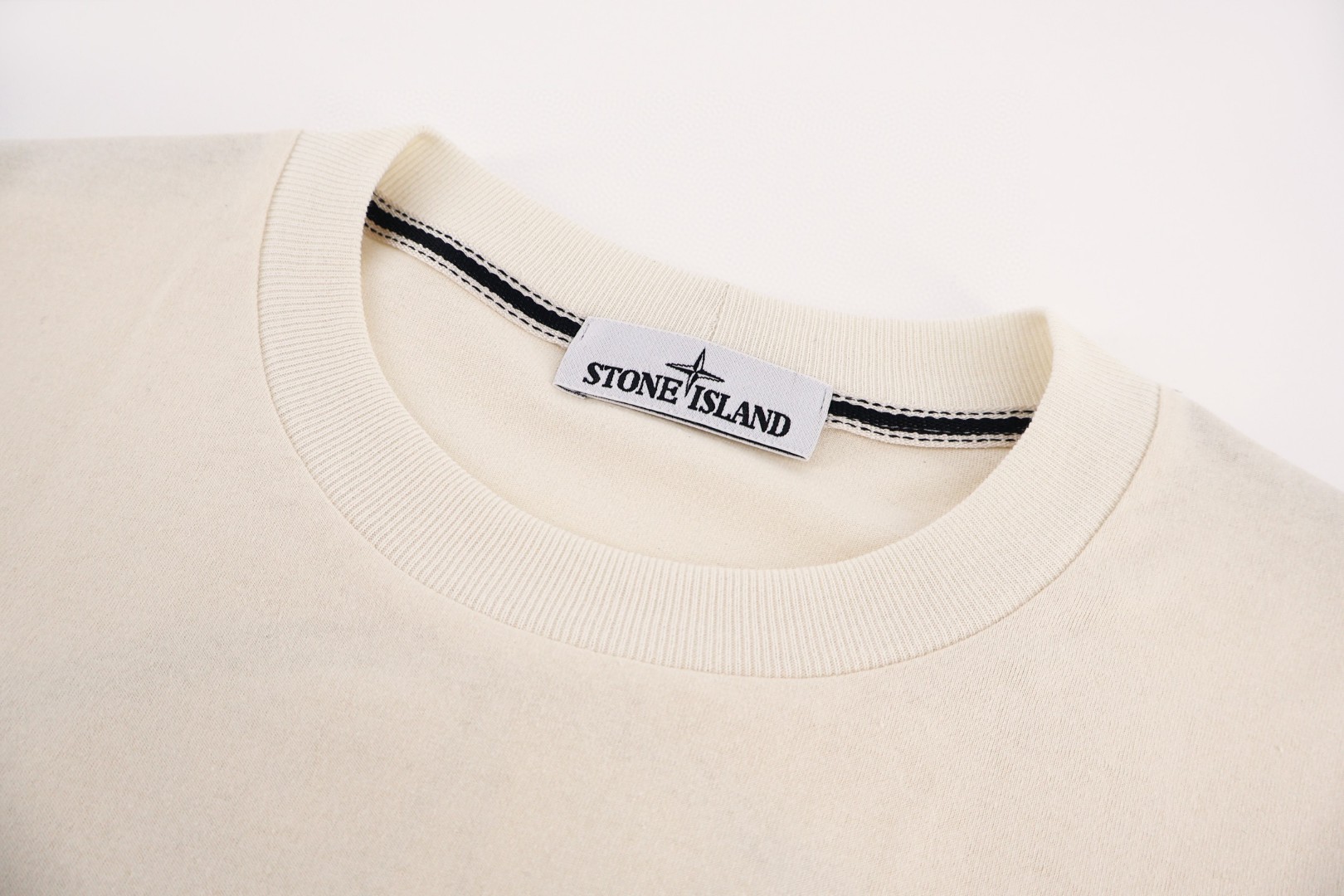 STONE ISLAND 石头岛 徽章印花圆领短袖 T恤 夏款 米杏色 黑色 A0 L1S152100001S0285-V0029