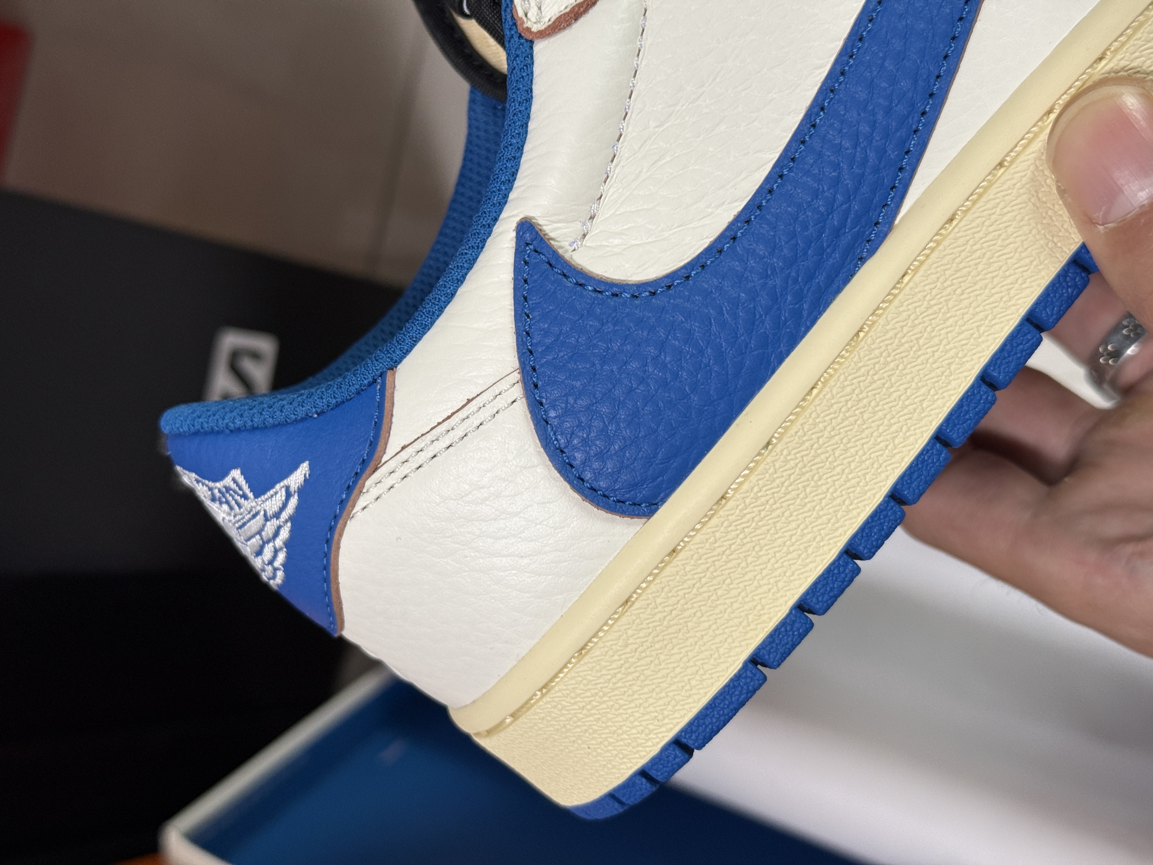  天花板 Travis Scott x Air Jordan 1 Low Fragment AJ1 倒钩 低筒 倒钩 板鞋 篮球鞋 波鞋 男女同款 闪电2.0 蓝色 DM7866-104