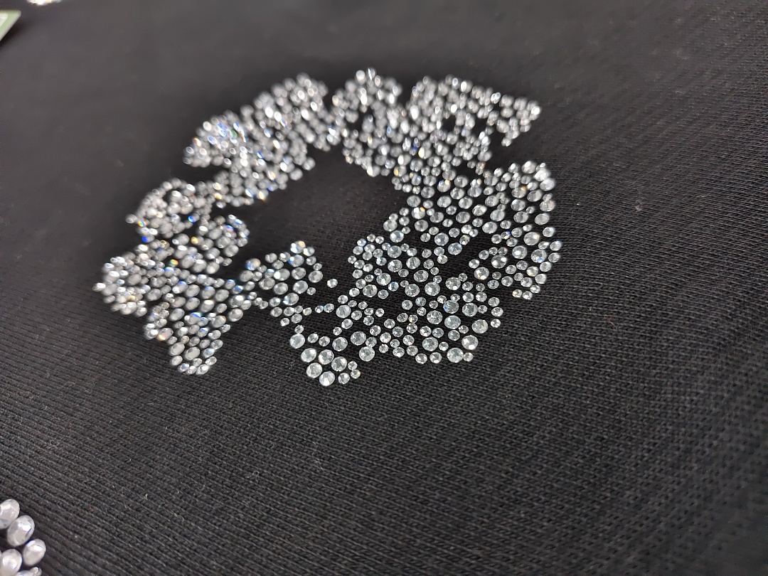 Denim Tears DT 木棉花 花环 图案 发泡  连帽卫衣 黑色水钻-B0