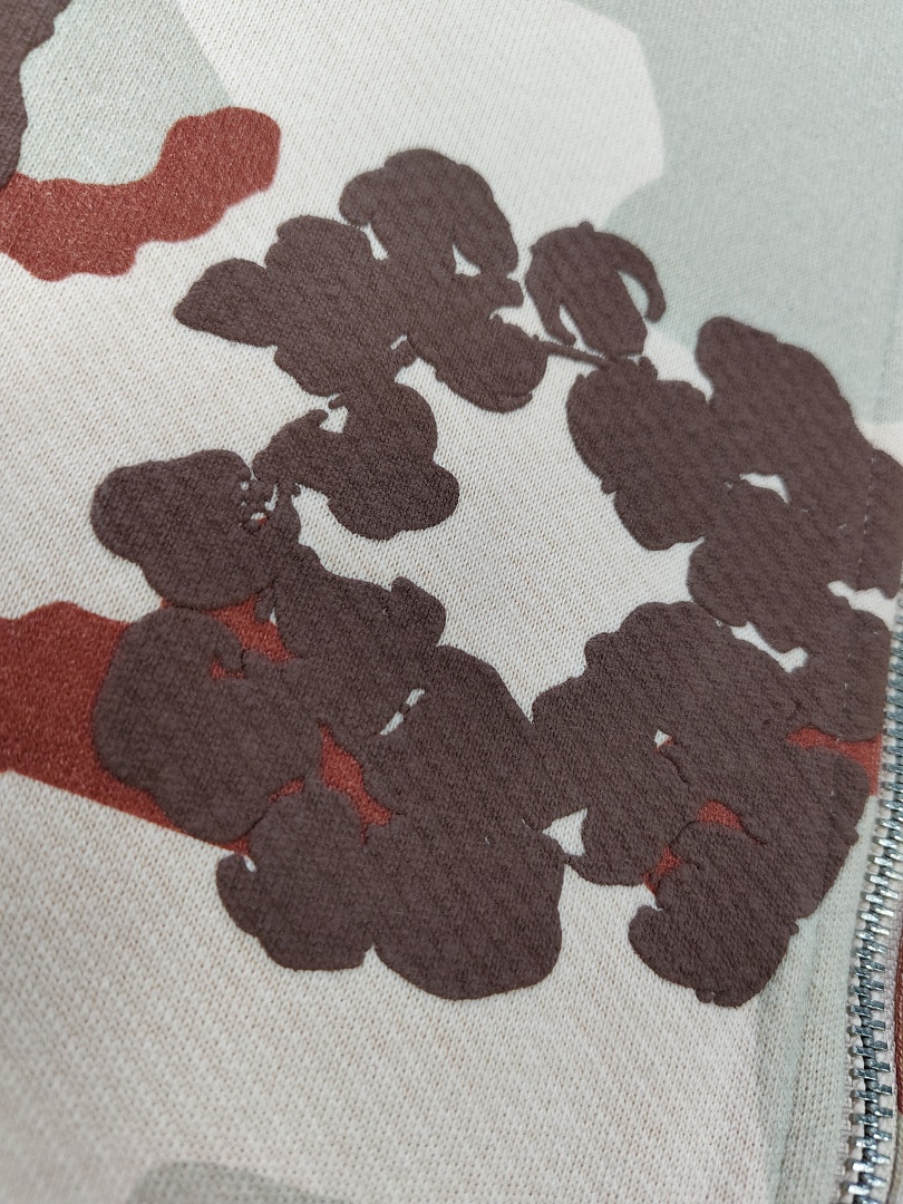 Denim Tears DT 木棉花 花环 图案 发泡印花  拉链 外套  迷彩浅棕色-B0