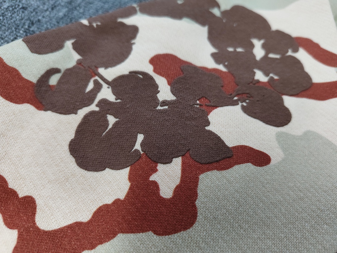 Denim Tears DT 木棉花 花环 图案 发泡印花  拉链 外套  迷彩浅棕色-B0