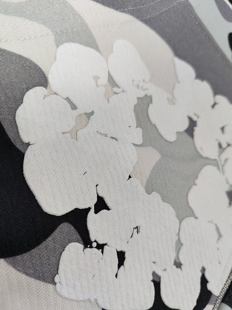 Denim Tears DT 木棉花 花环 图案 发泡印花  拉链 外套  迷彩灰白黑-B0