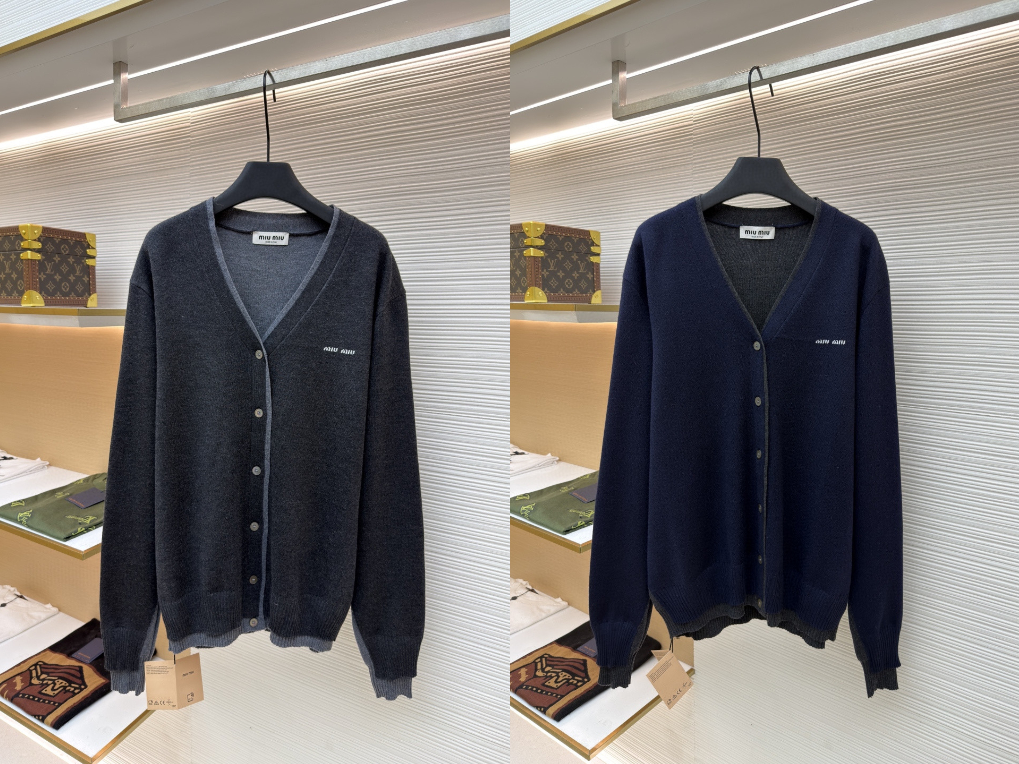 MIU MIU 缪缪 拼色假两件V领开衫 毛衣 外套 长袖 灰色 蓝色 B0 MMF918-15RK-F0G55-S-OOO