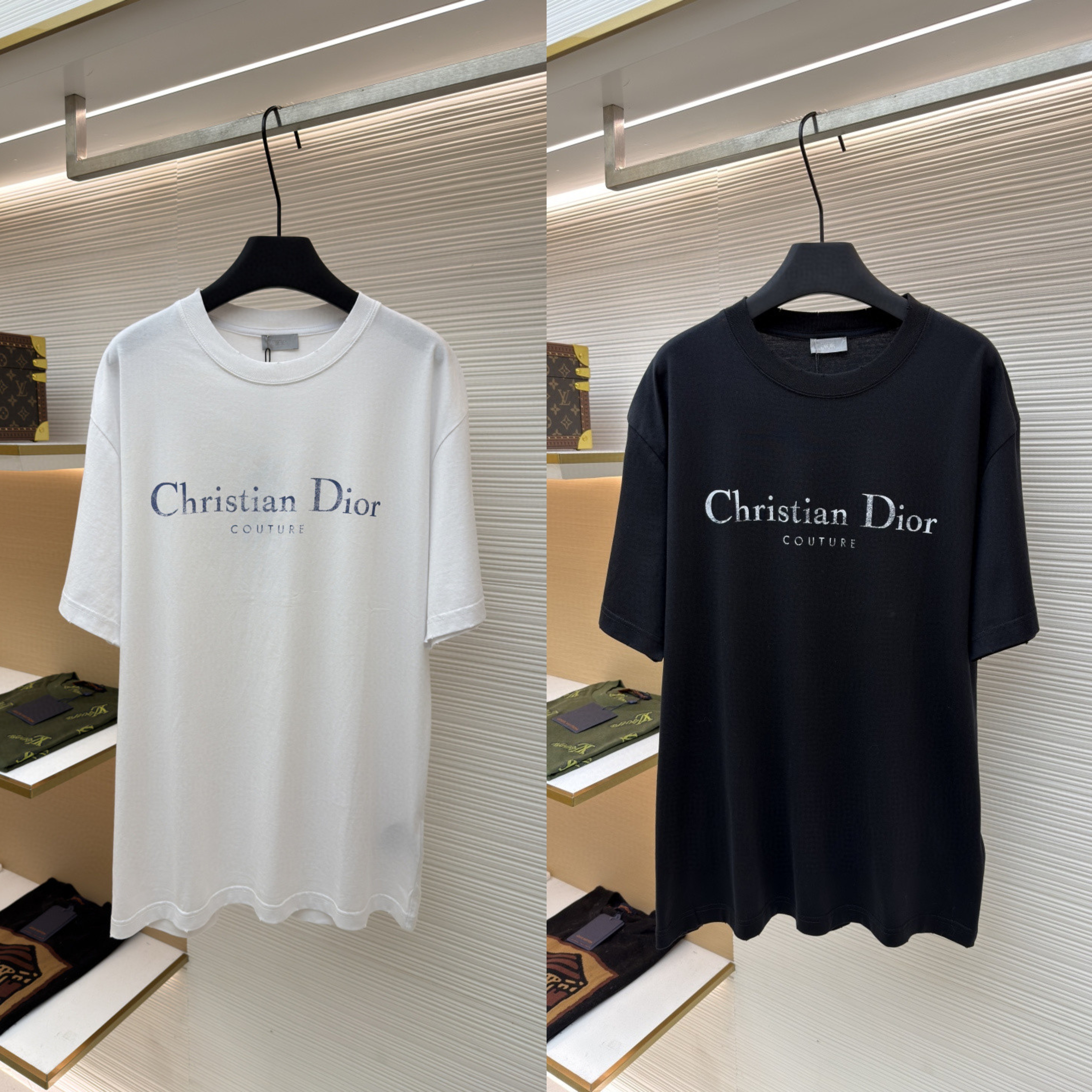 DIOR 迪奥 做旧字母标识印花圆领短袖 T恤 夏季 白色 黑色 A0 593J696X0677-C085