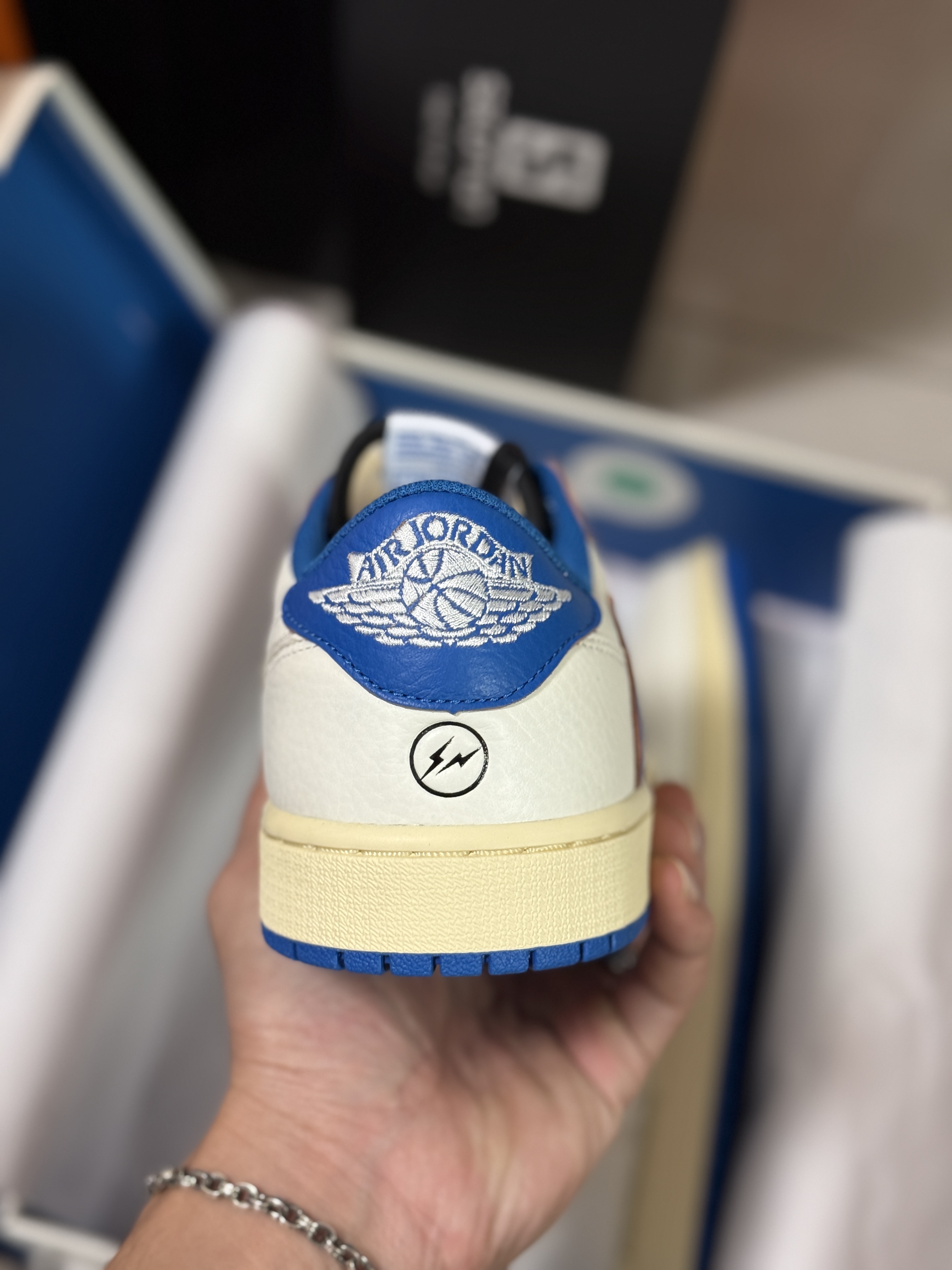 天花板 Travis Scott x Air Jordan 1 Low Fragment AJ1 倒钩 低筒 倒钩 板鞋 篮球鞋 波鞋 男女同款 闪电2.0 蓝色 DM7866-104