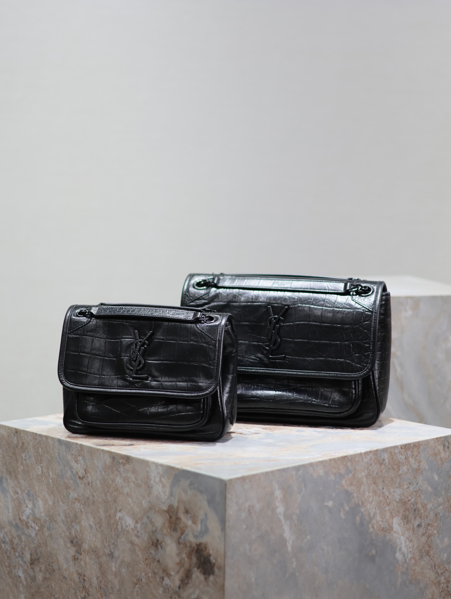  SAINT LAURENT 圣罗兰 YSL Niki Baby 复古鳄鱼皮纹 褶皱 牛皮 流浪包斜挎包 单肩包 中号/小号 女款  黑色 633150/633151/548943