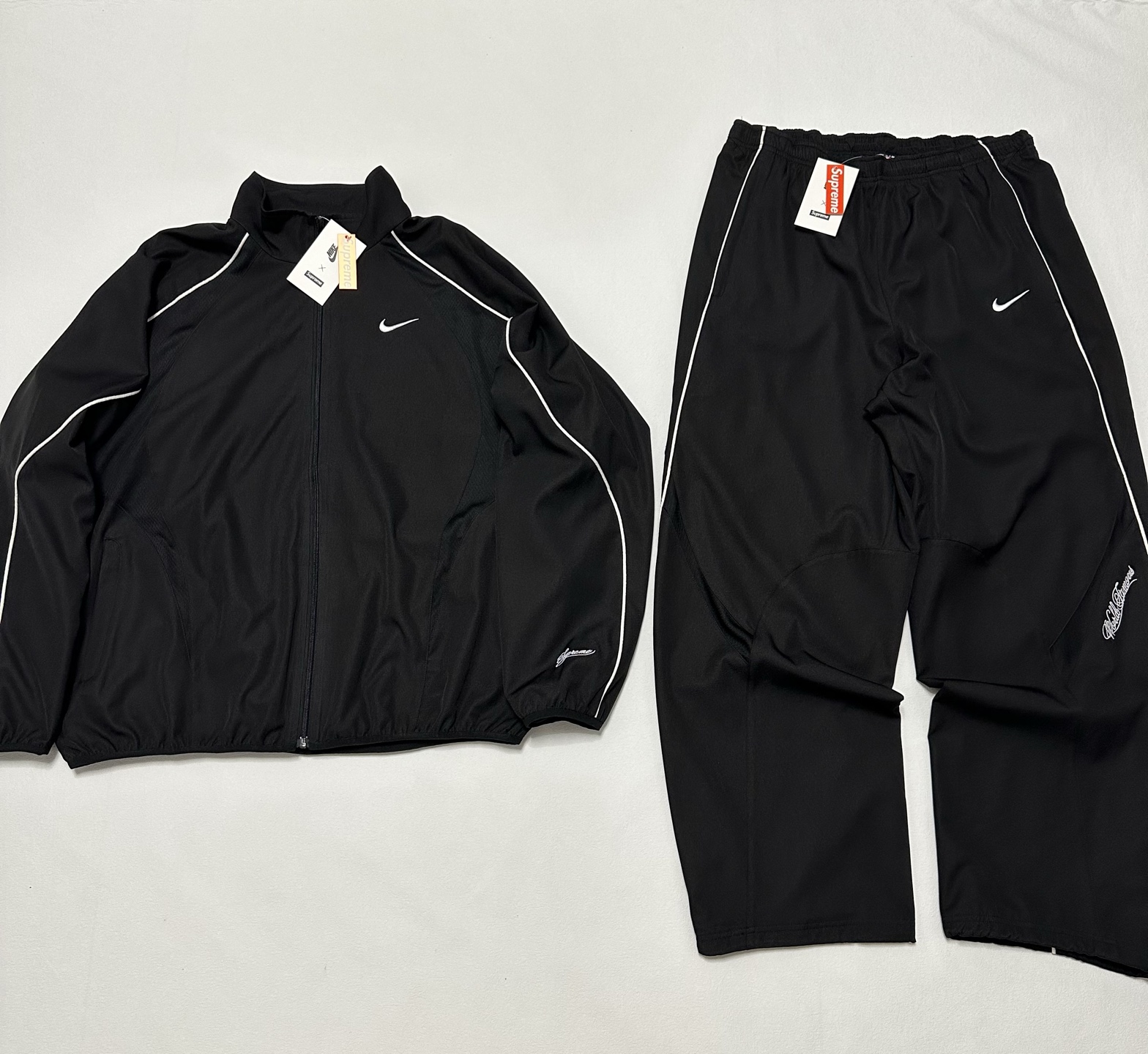 （套裝 可分開購買）Supreme Nike联名系列 袖口刺绣l简约合身ogo拉链开合美式潮流夹克外套 男女同款 