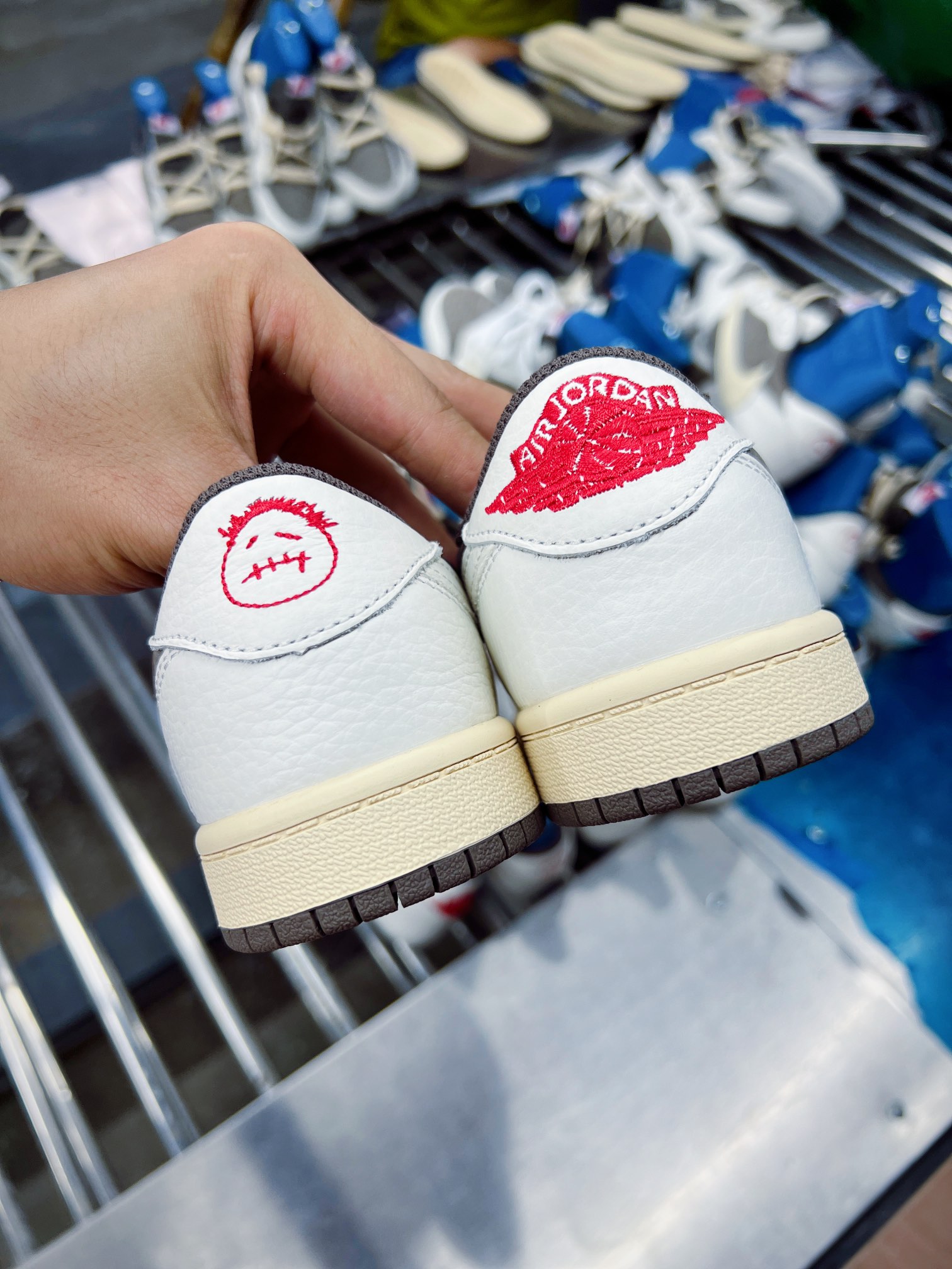 童鞋 Travis Scott x Air Jordan AJ1 Low OG TS 联名 倒钩低帮  复古休闲 板鞋 中童鞋 3.0白棕 DO5442-162