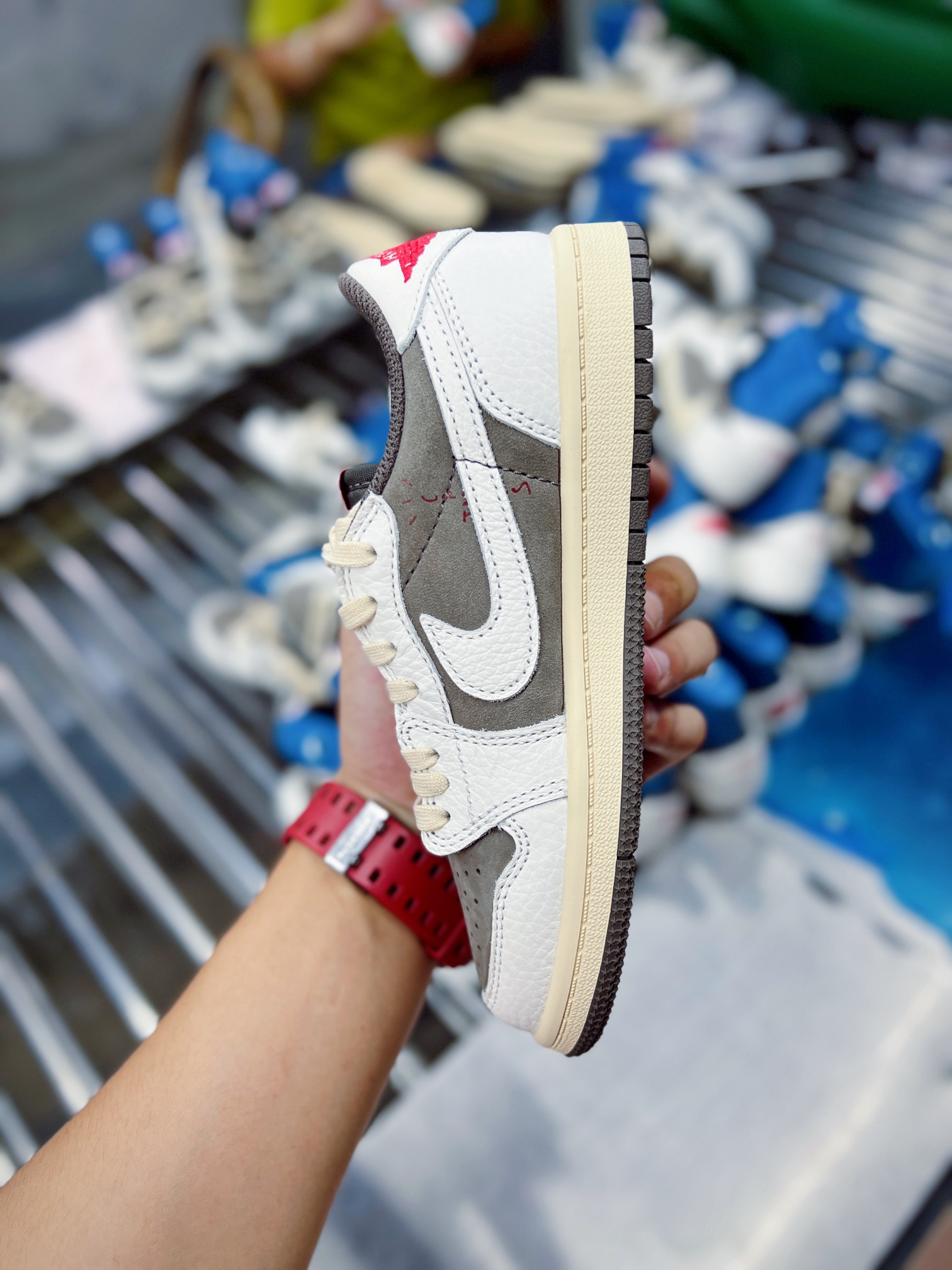 童鞋 Travis Scott x Air Jordan AJ1 Low OG TS 联名 倒钩低帮  复古休闲 板鞋 中童鞋 3.0白棕 DO5442-162