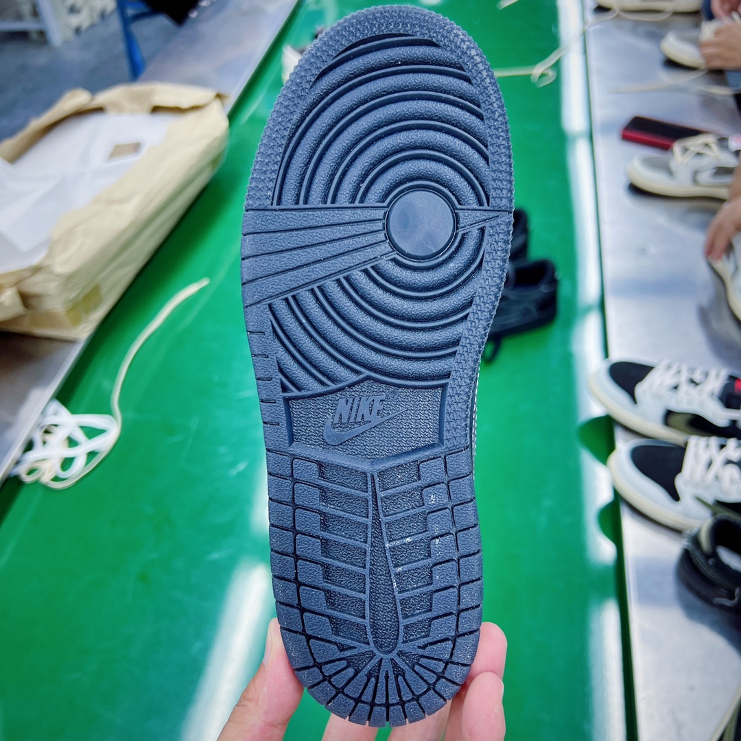 童鞋 Travis Scott x Air Jordan AJ1 Low OG TS 联名 倒钩低帮  复古休闲 板鞋 中童鞋 黑武士4.0 DO5442-001