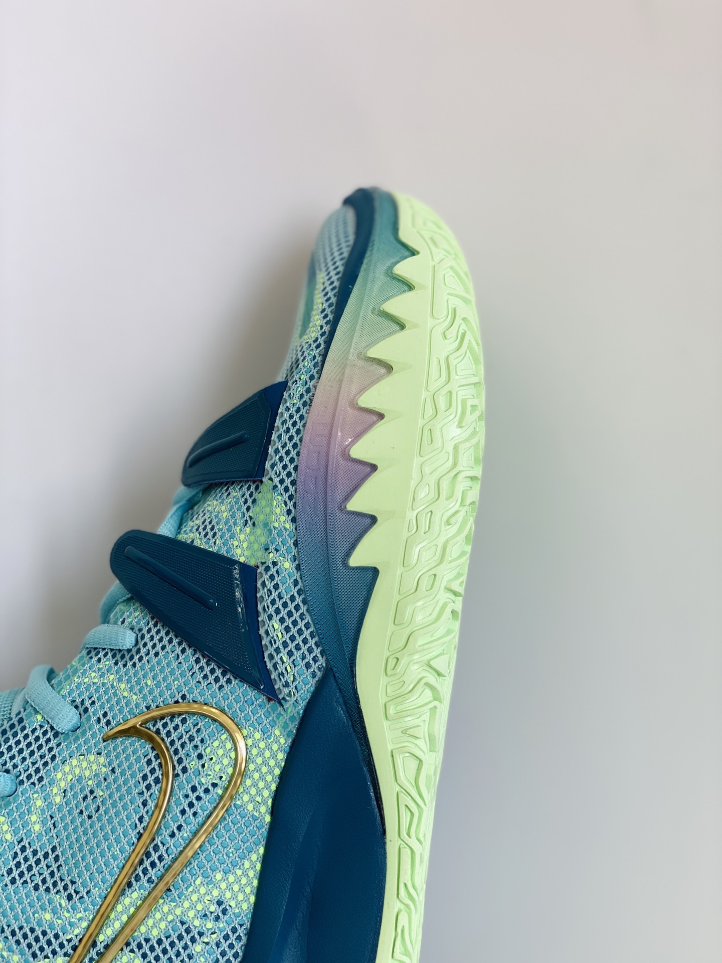 KYRIE 欧文 7  低筒 实战鞋 篮球鞋 球鞋 运动鞋 男鞋   电影主题  湖水绿