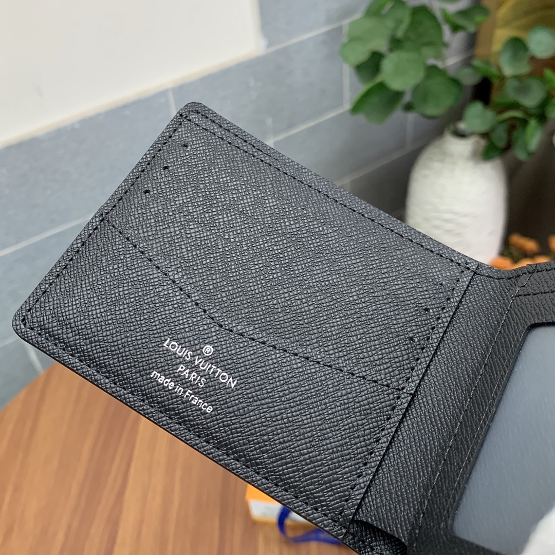  LOUIS VUITTON 路易威登  水波纹  短夹 小牛皮 钱夹 钱包 男女同款 黑色   M64002