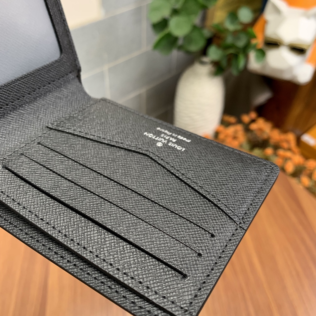  LOUIS VUITTON 路易威登  水波纹  短夹 小牛皮 钱夹 钱包 男女同款 黑色   M64002