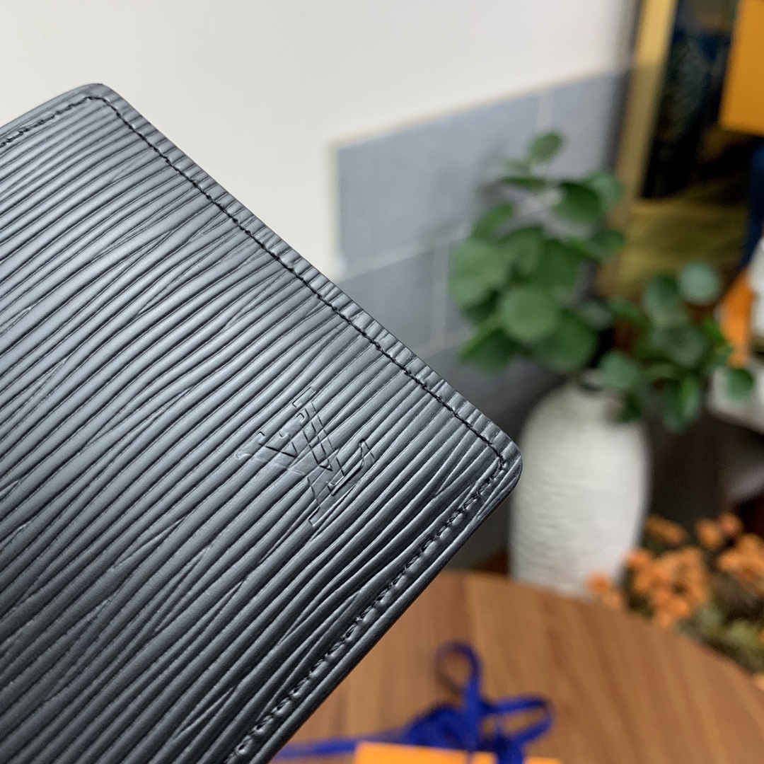  LOUIS VUITTON 路易威登  水波纹  短夹 小牛皮 钱夹 钱包 男女同款 黑色   M64002