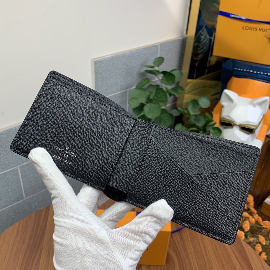  LOUIS VUITTON 路易威登  水波纹  短夹 小牛皮 钱夹 钱包 男女同款 黑色   M60662