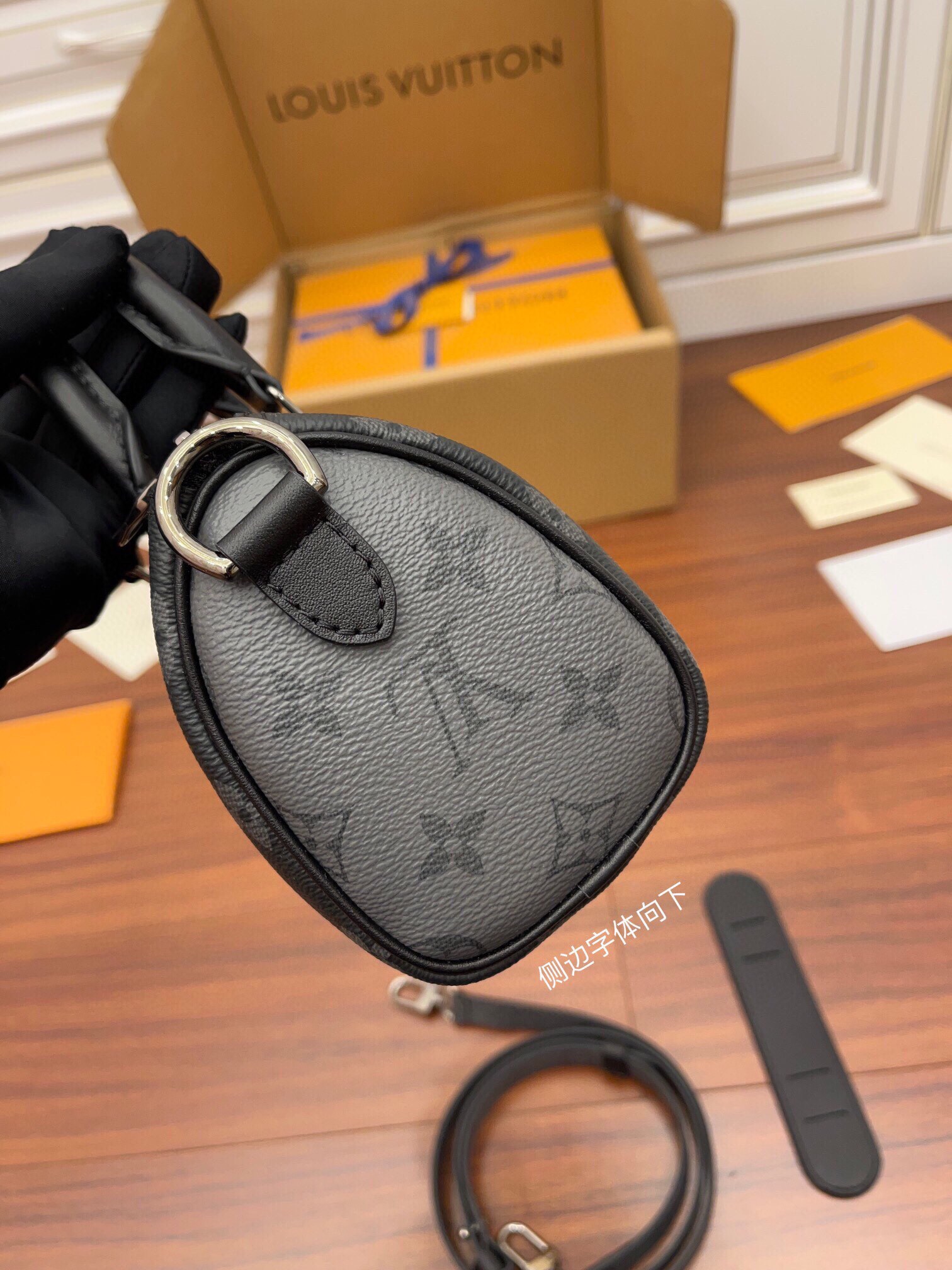  LOUIS VUITTON  Keepall XS  经典老花满印拉链开合 托特包 单肩包 斜挎包 手提包  男女同款  黑色  M45947