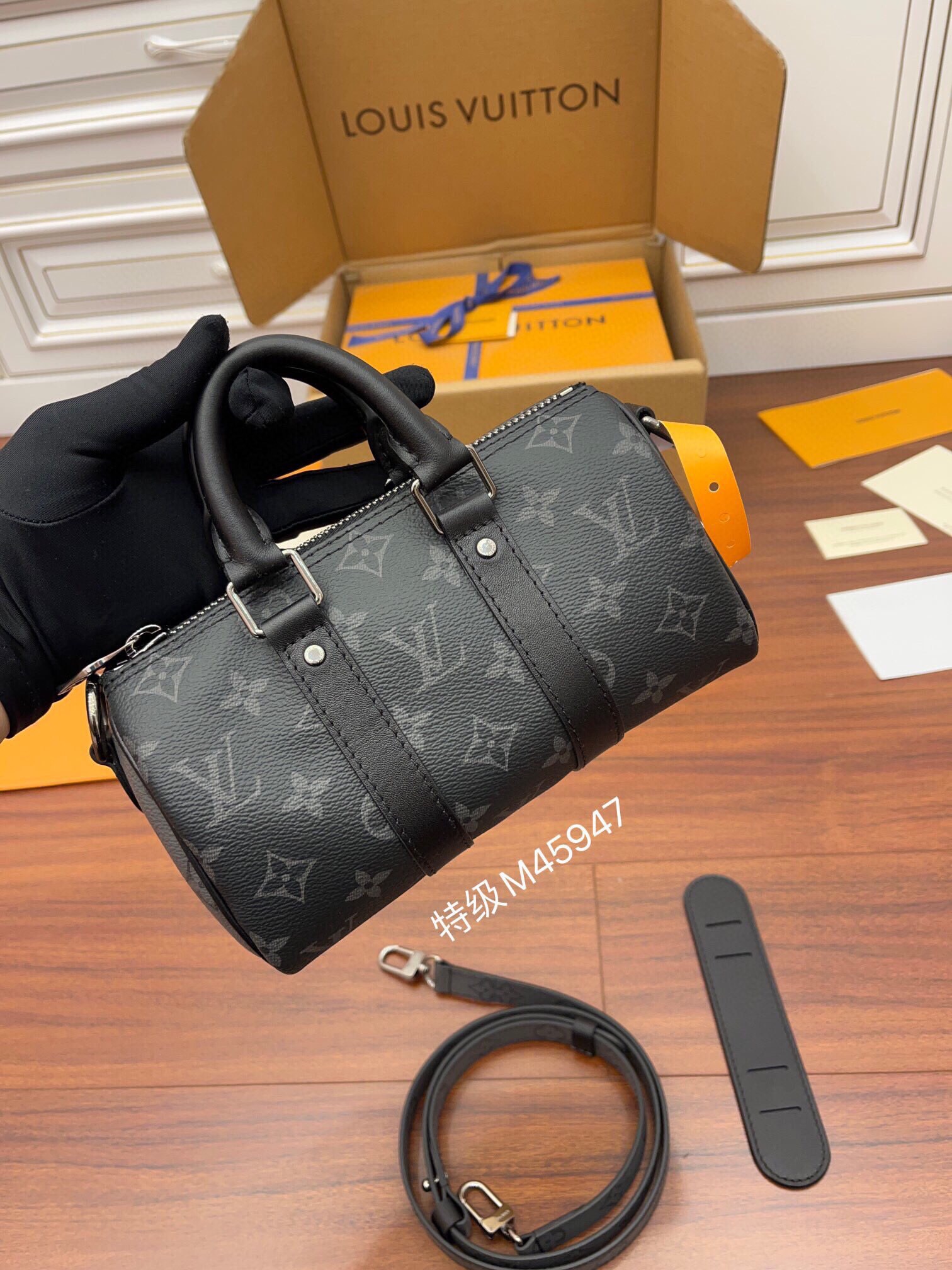  LOUIS VUITTON  Keepall XS  经典老花满印拉链开合 托特包 单肩包 斜挎包 手提包  男女同款  黑色  M45947