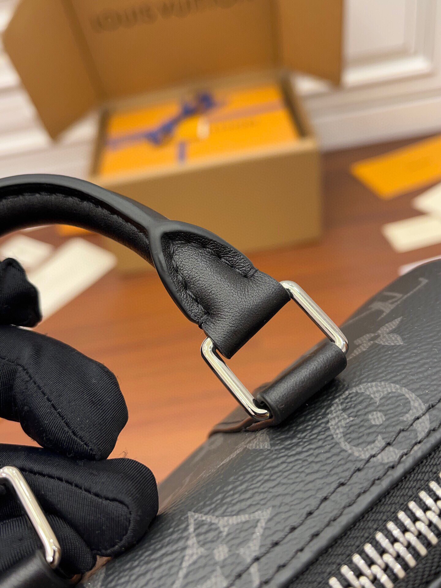  LOUIS VUITTON  Keepall XS  经典老花满印拉链开合 托特包 单肩包 斜挎包 手提包  男女同款  黑色  M45947