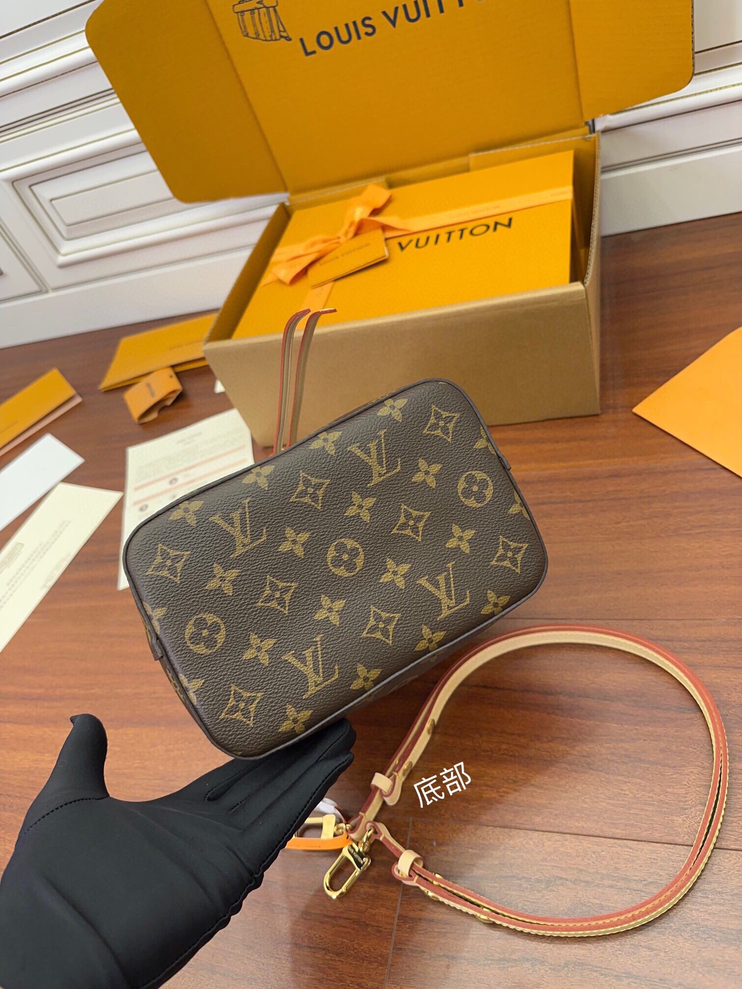  LOUIS VUITTON  Neonoe BB  经典老花满印拉链开合 水桶包 托特包 单肩包 斜挎包 手提包  男女同款  棕色 M46581