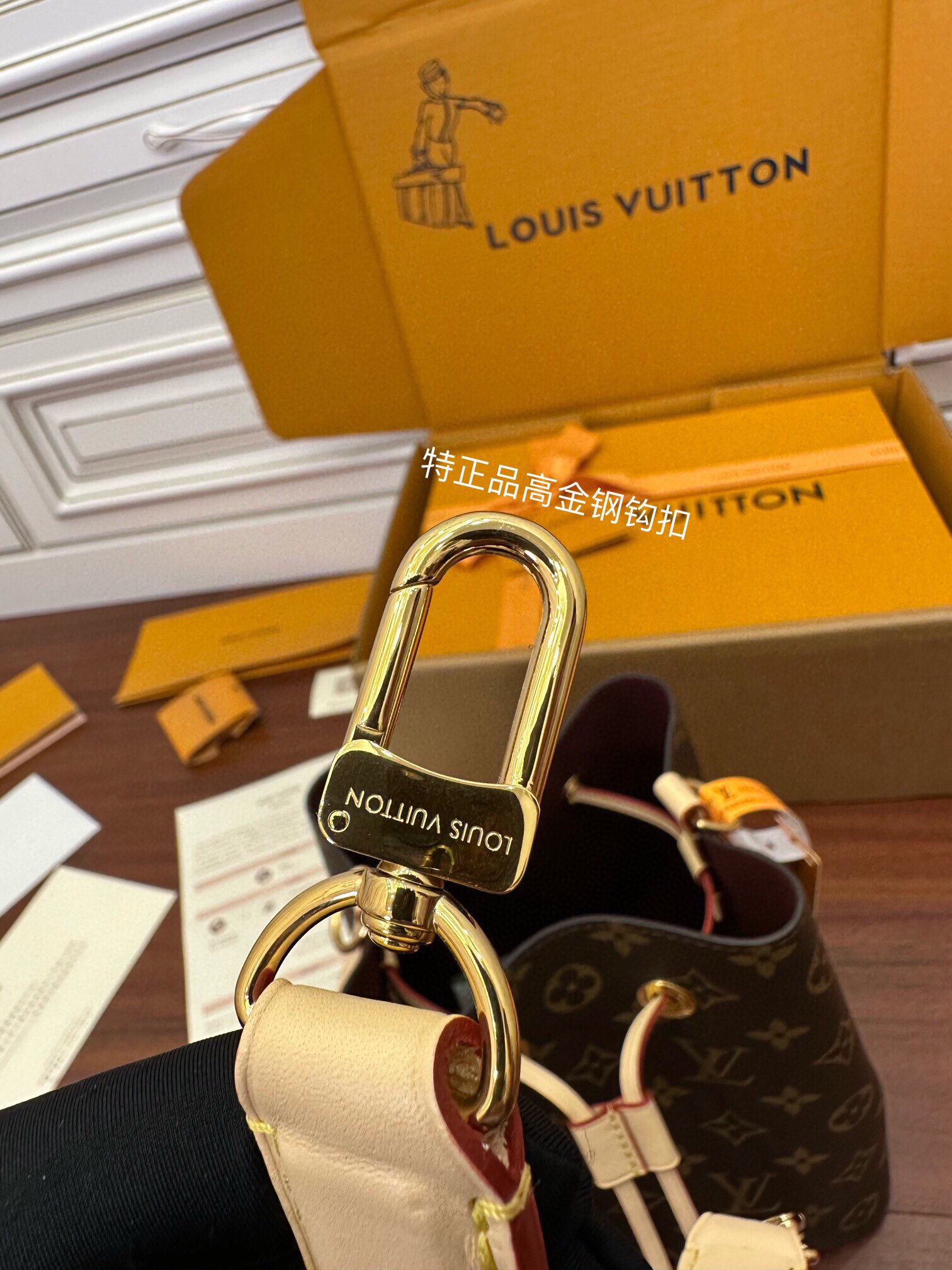  LOUIS VUITTON  Neonoe BB  经典老花满印拉链开合 水桶包 托特包 单肩包 斜挎包 手提包  男女同款  棕色 M46581
