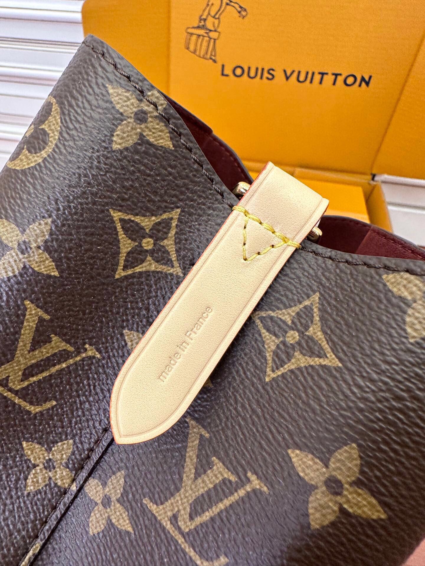  LOUIS VUITTON  Neonoe BB  经典老花满印拉链开合 水桶包 托特包 单肩包 斜挎包 手提包  男女同款  棕色 M46581