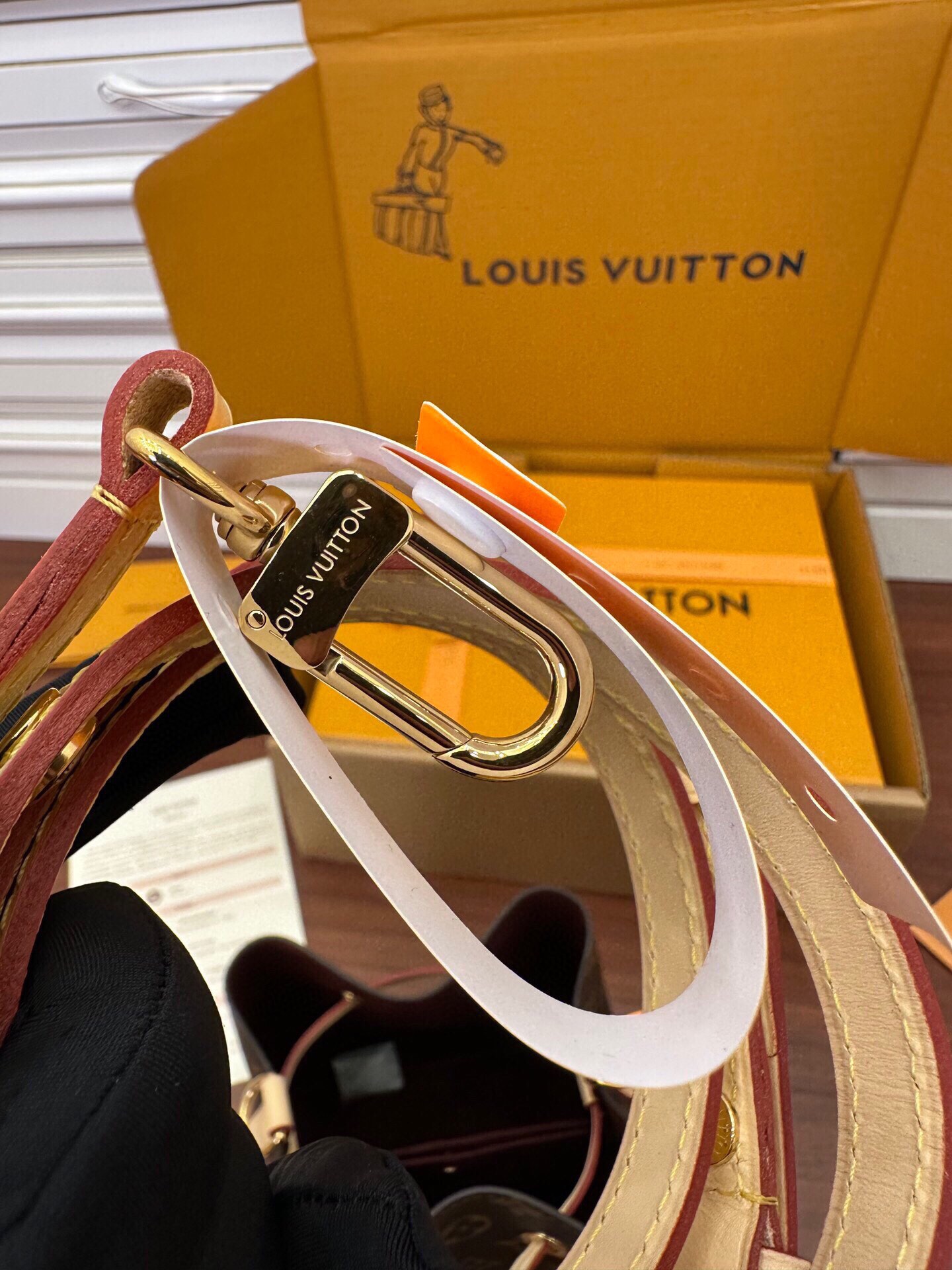  LOUIS VUITTON  Neonoe BB  经典老花满印拉链开合 水桶包 托特包 单肩包 斜挎包 手提包  男女同款  棕色 M46581