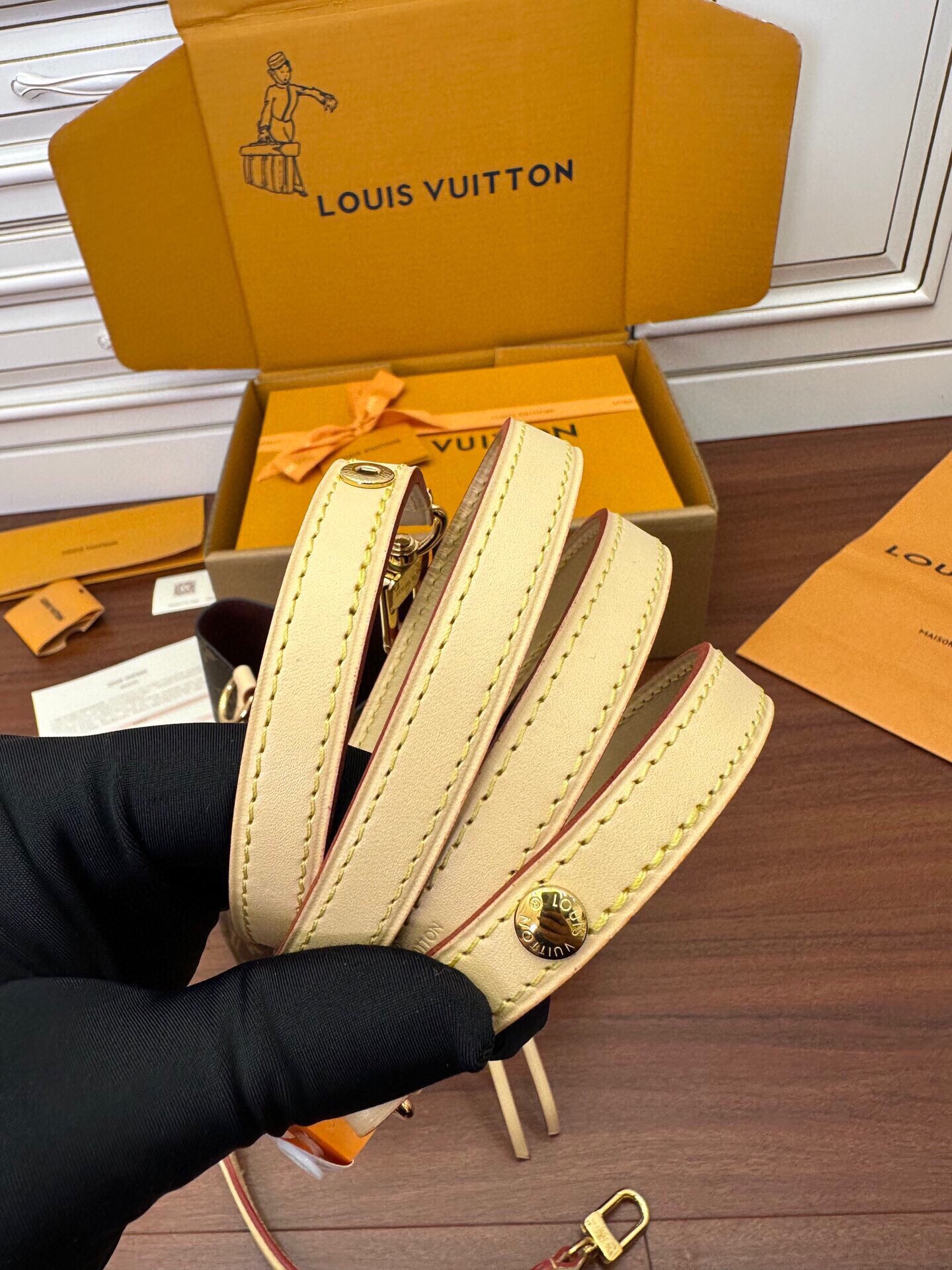  LOUIS VUITTON  Neonoe BB  经典老花满印拉链开合 水桶包 托特包 单肩包 斜挎包 手提包  男女同款  棕色 M46581