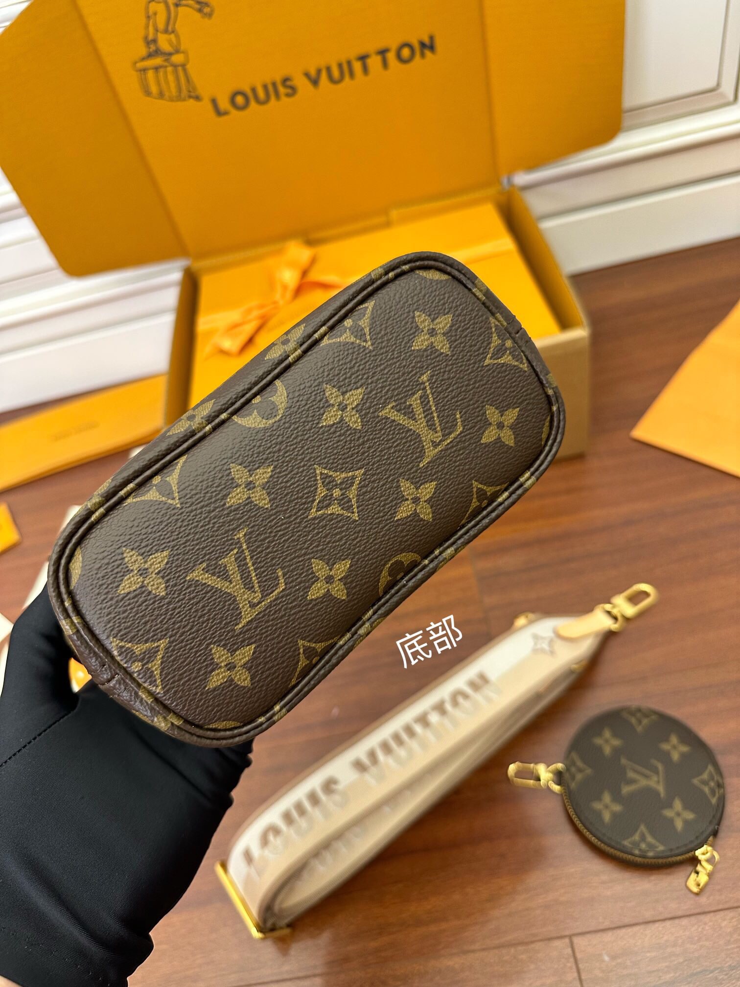  LOUIS VUITTON  Neverfull 经典老花满印拉链 可拆卸肩带  水桶包 托特包 单肩包 斜挎包 手提包  男女同款  棕色 M46705