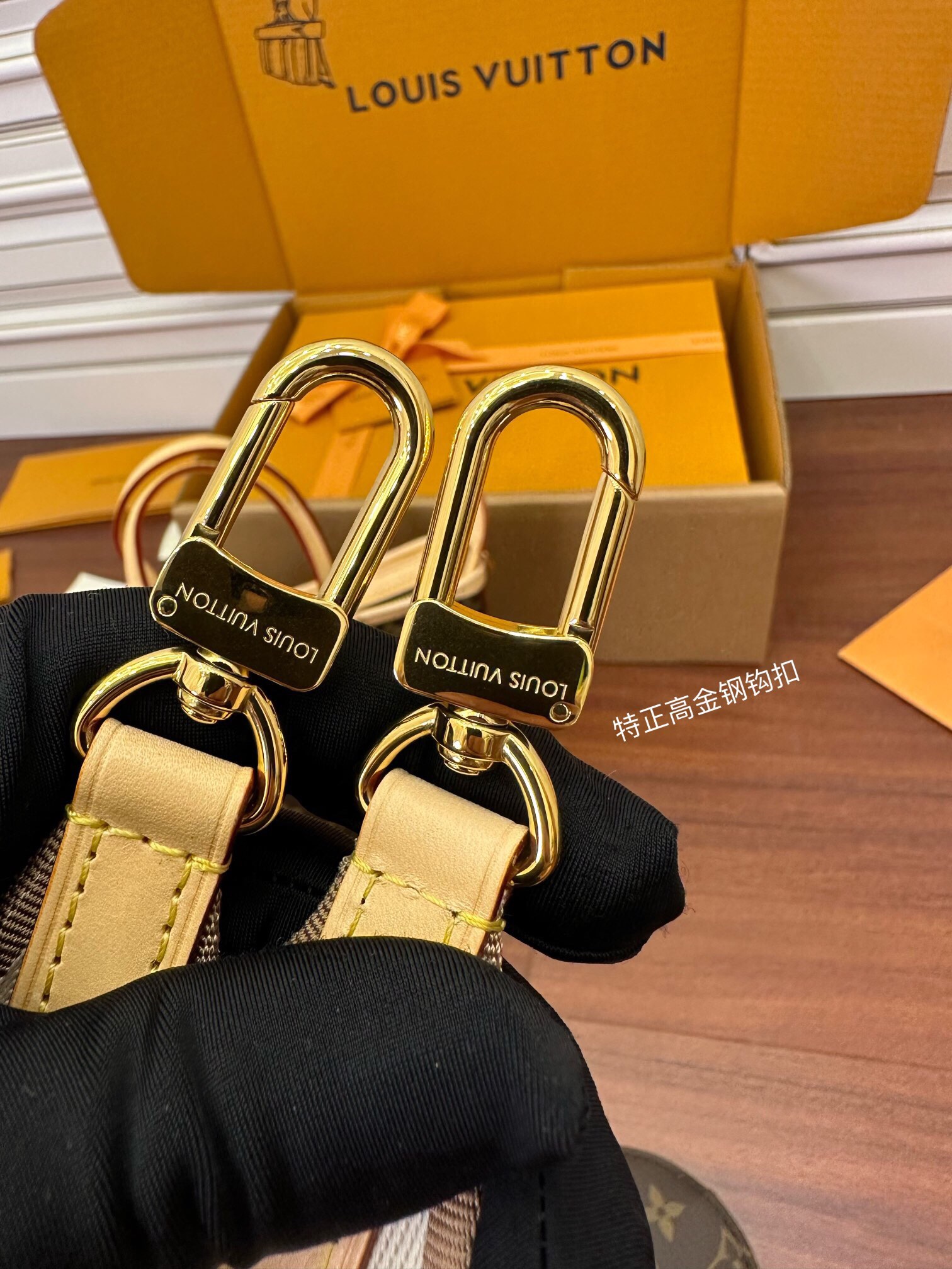  LOUIS VUITTON  Neverfull 经典老花满印拉链 可拆卸肩带  水桶包 托特包 单肩包 斜挎包 手提包  男女同款  棕色 M46705