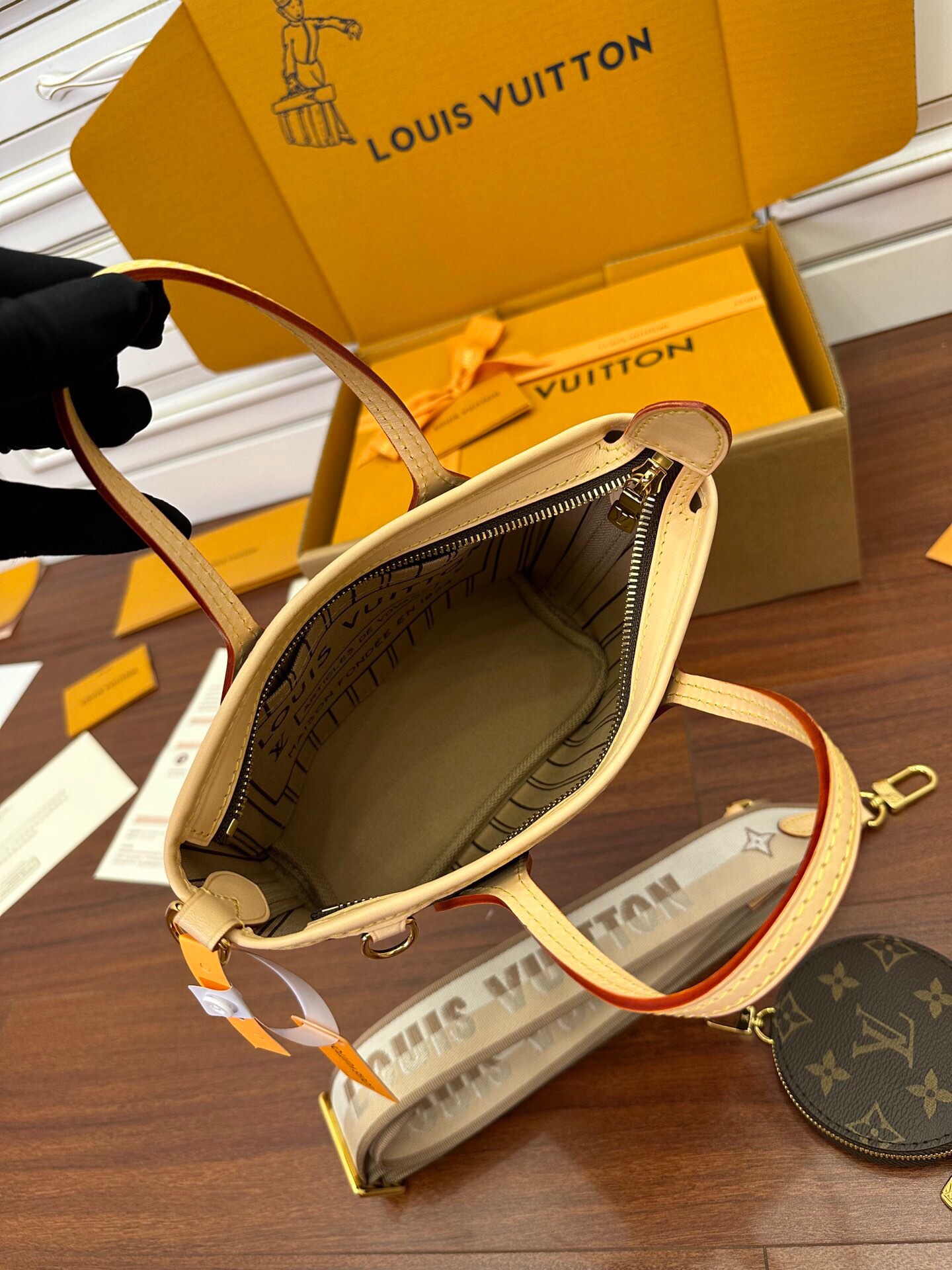  LOUIS VUITTON  Neverfull 经典老花满印拉链 可拆卸肩带  水桶包 托特包 单肩包 斜挎包 手提包  男女同款  棕色 M46705