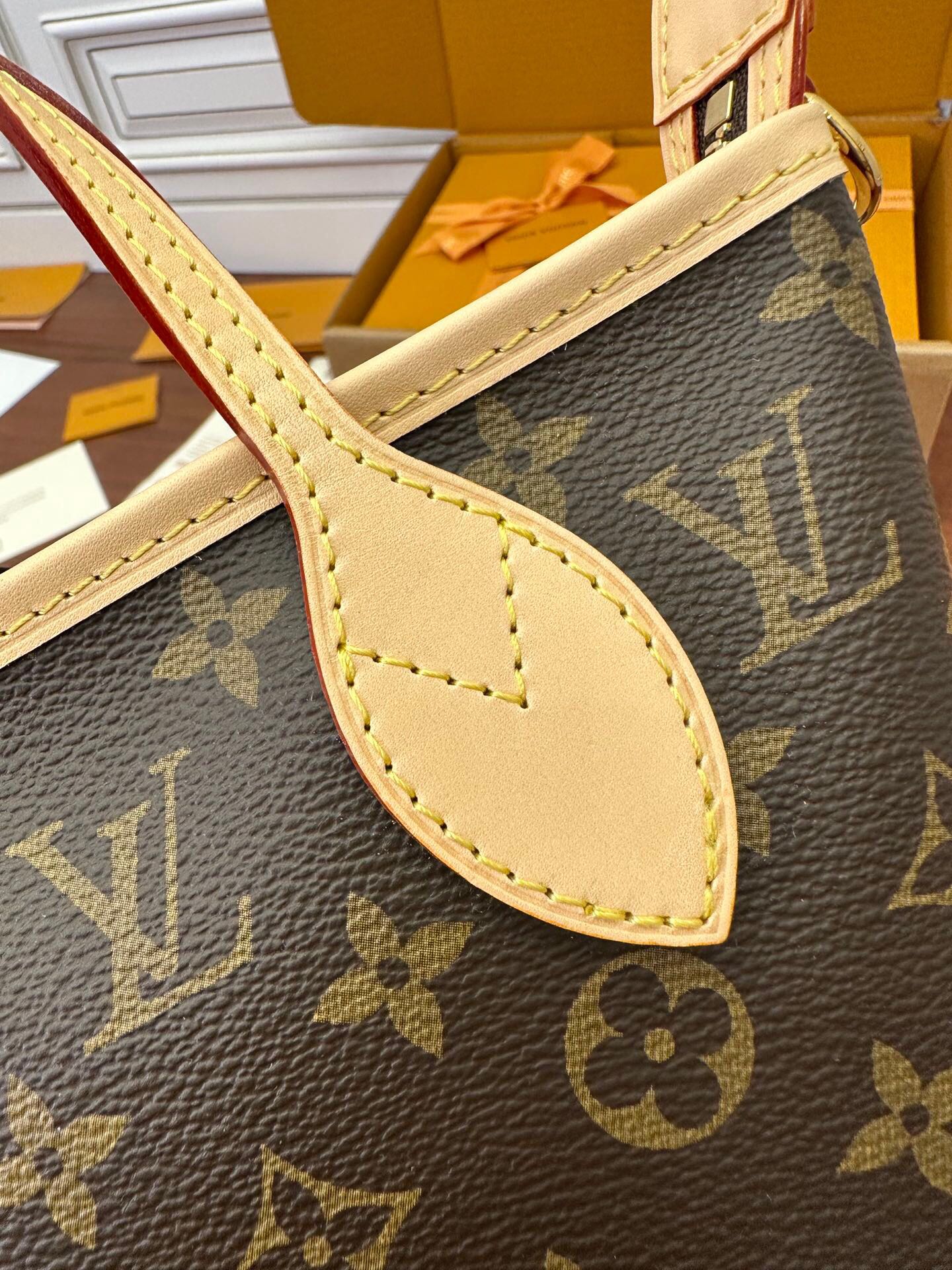  LOUIS VUITTON  Neverfull 经典老花满印拉链 可拆卸肩带  水桶包 托特包 单肩包 斜挎包 手提包  男女同款  棕色 M46705