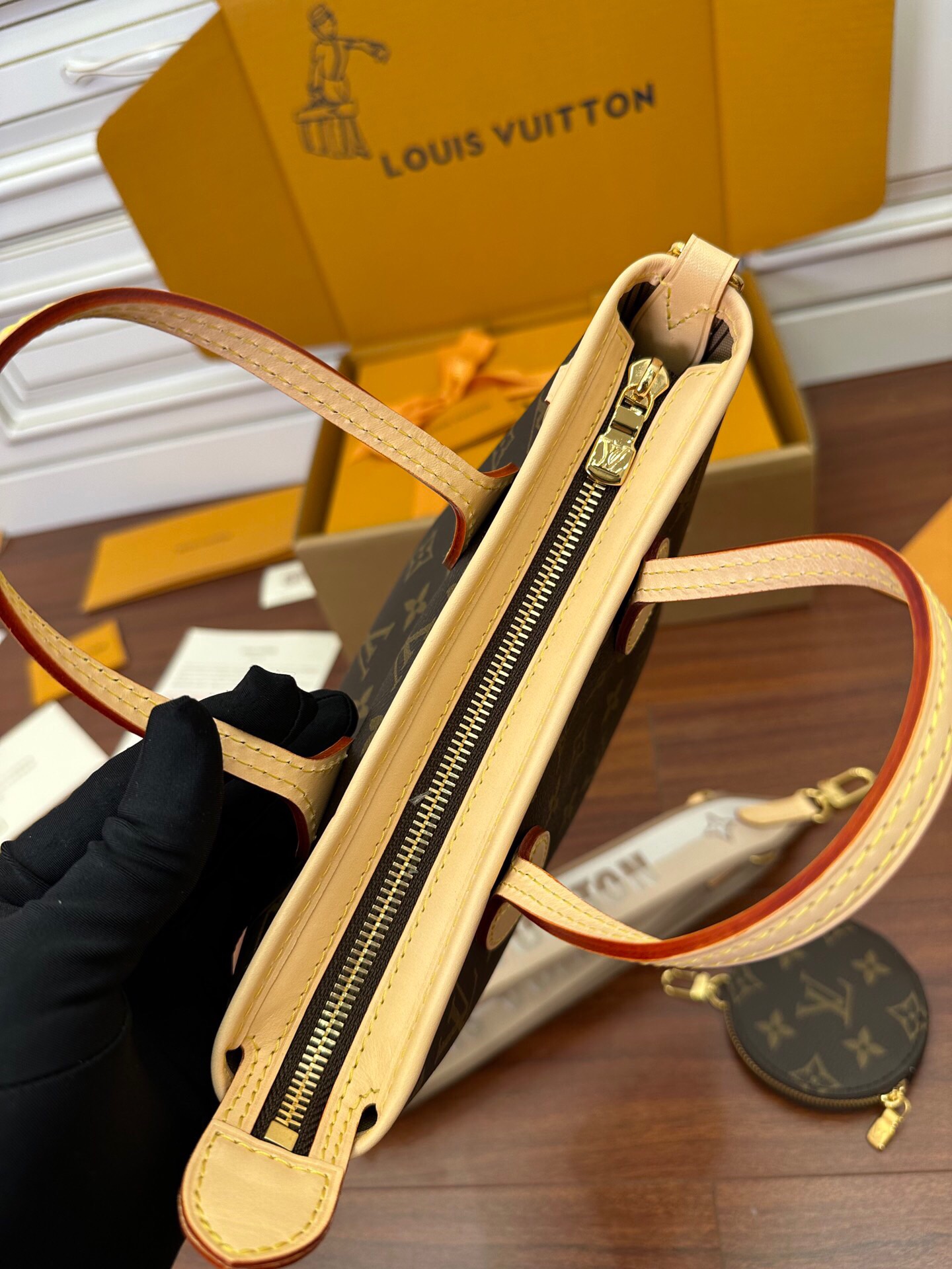  LOUIS VUITTON  Neverfull 经典老花满印拉链 可拆卸肩带  水桶包 托特包 单肩包 斜挎包 手提包  男女同款  棕色 M46705