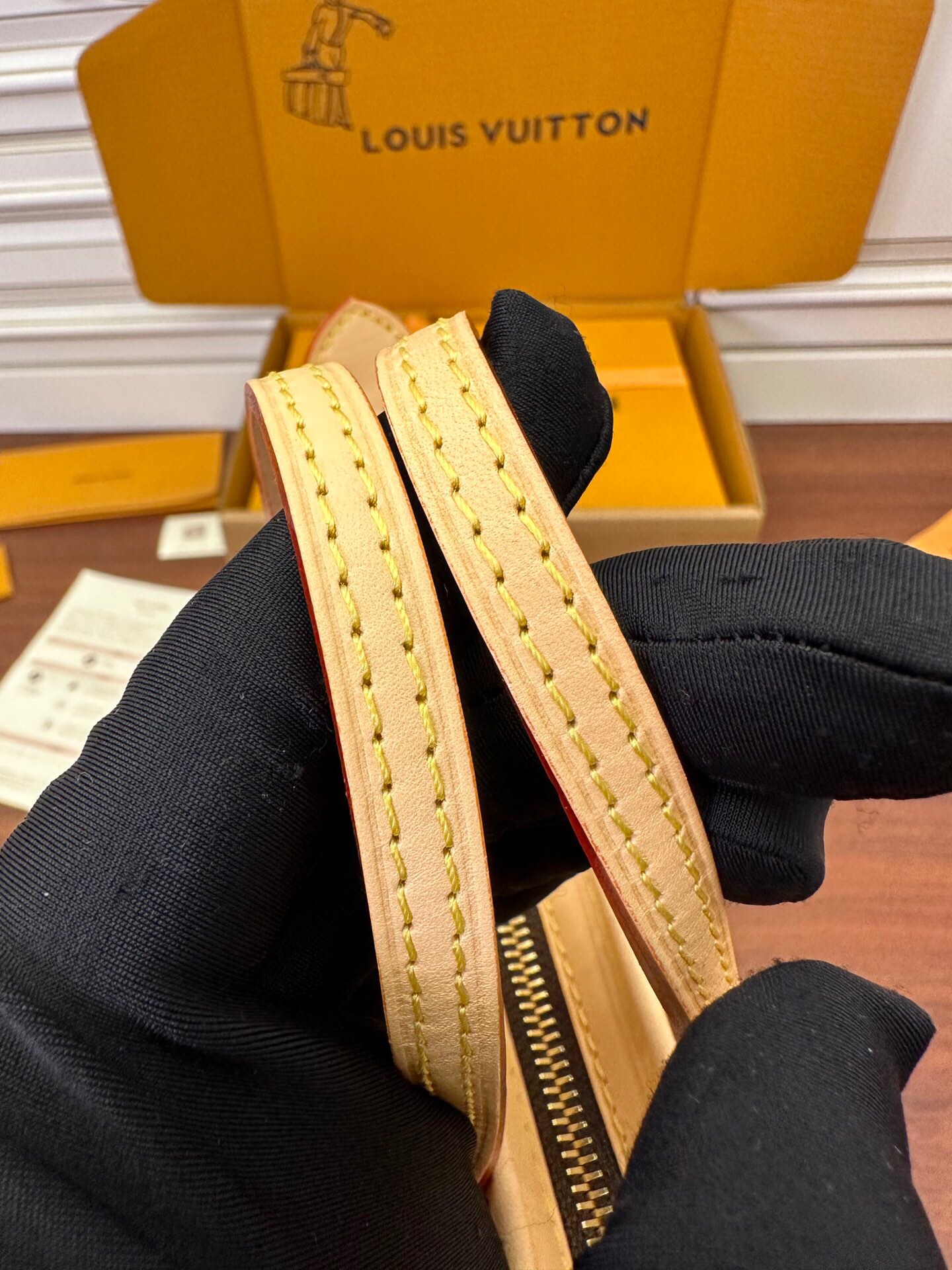  LOUIS VUITTON  Neverfull 经典老花满印拉链 可拆卸肩带  水桶包 托特包 单肩包 斜挎包 手提包  男女同款  棕色 M46705