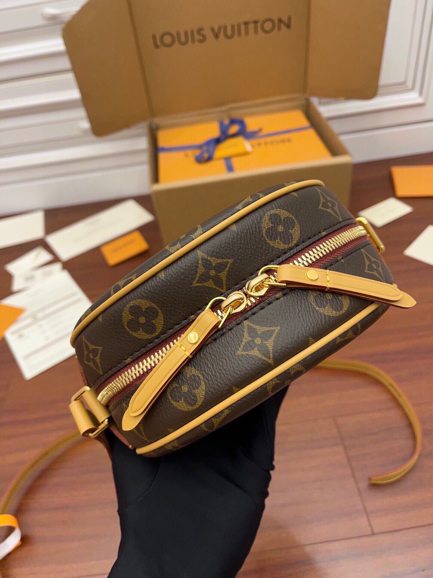   LOUIS VUITTON Boite Chapeau Souple 经典老花满印拉链  水桶包 托特包 单肩包 斜挎包 手提包  男女同款  棕色 M45578