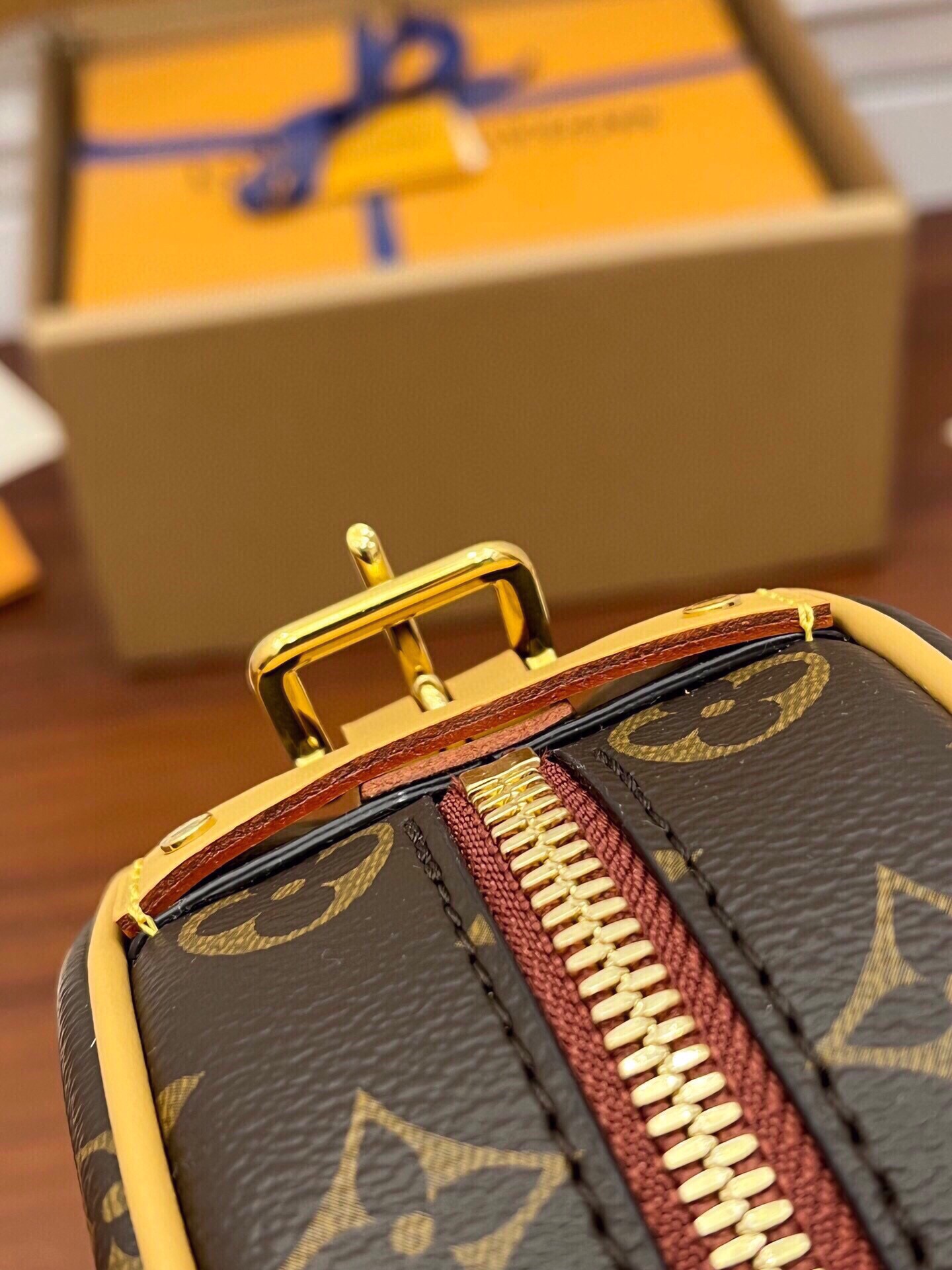   LOUIS VUITTON Boite Chapeau Souple 经典老花满印拉链  水桶包 托特包 单肩包 斜挎包 手提包  男女同款  棕色 M45578