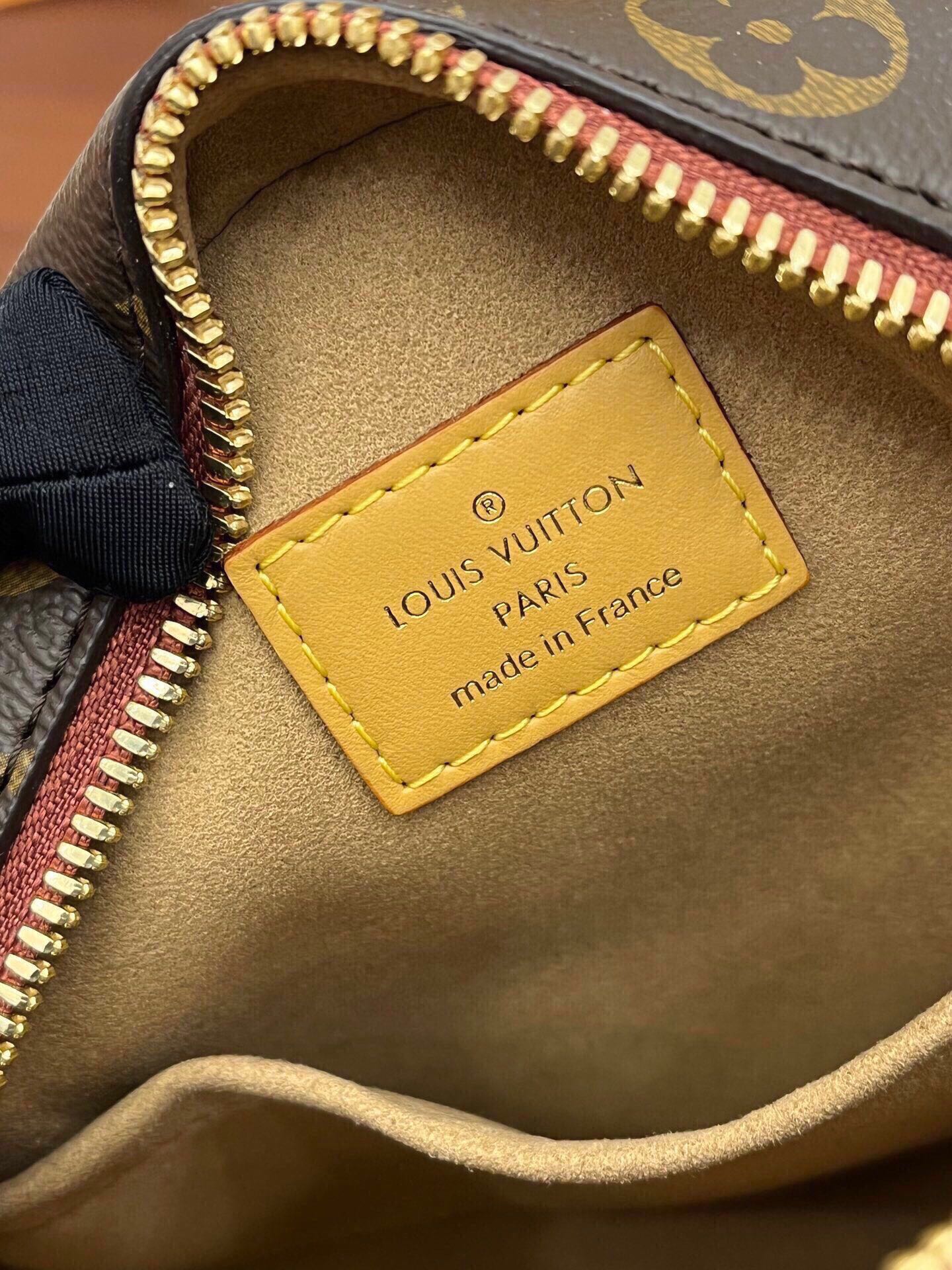   LOUIS VUITTON Boite Chapeau Souple 经典老花满印拉链  水桶包 托特包 单肩包 斜挎包 手提包  男女同款  棕色 M45578