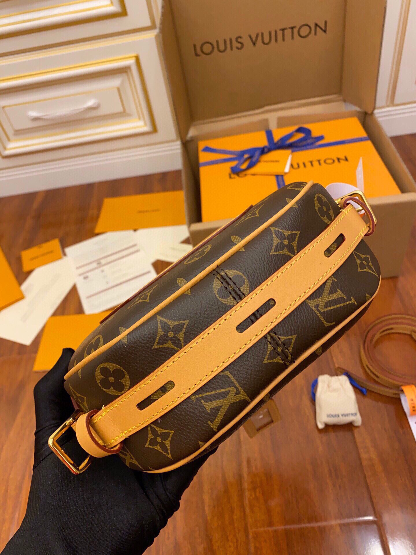   LOUIS VUITTON  经典老花满印拉链  水桶包 托特包 单肩包 斜挎包 手提包  男女同款  大号 棕色 M52294