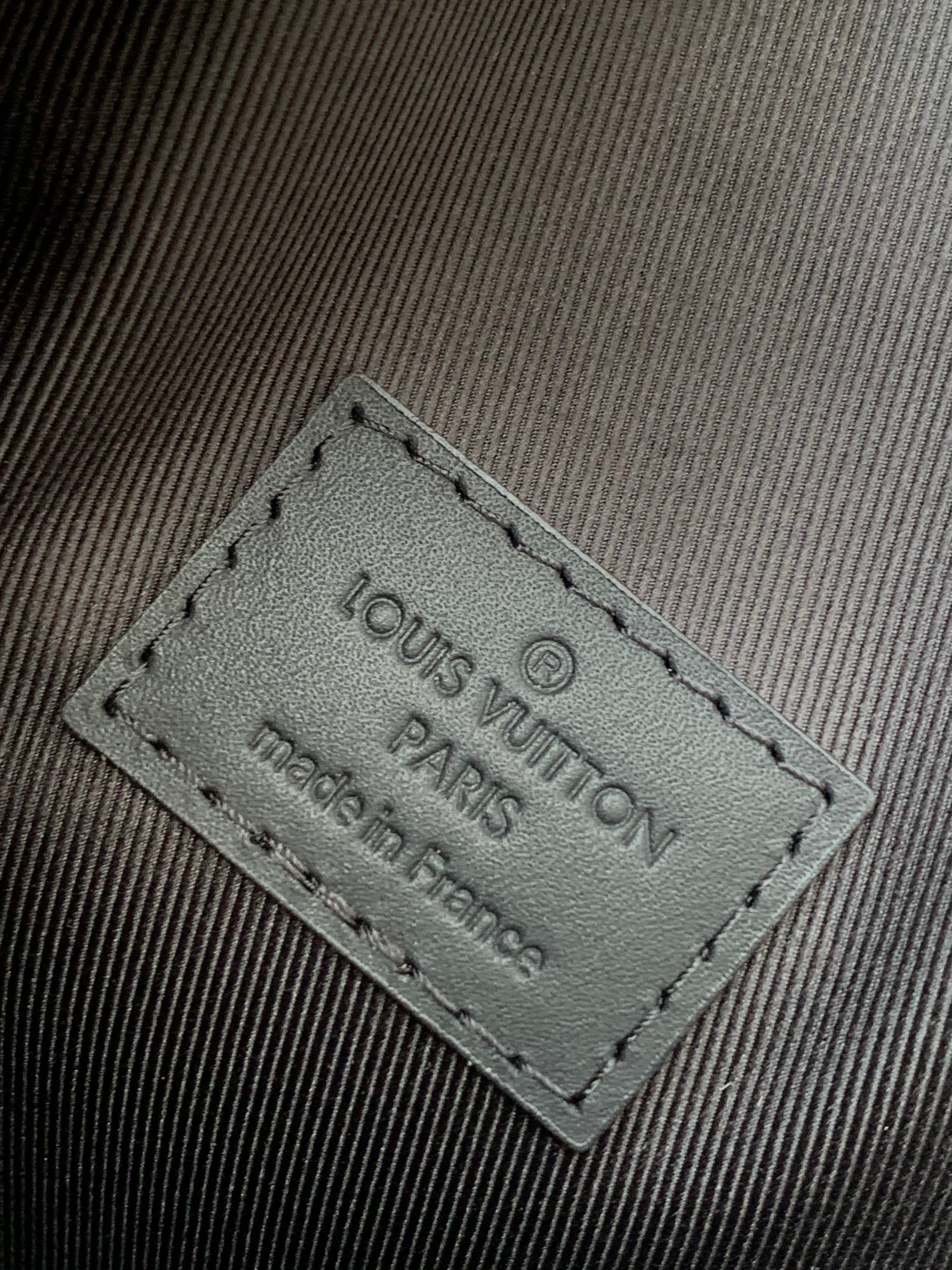  LOUIS VUITTON 路易威登  LV 满印钩扣开合压纹皮革 托特包 斜挎包 单肩包 手提包 黑色 M82252